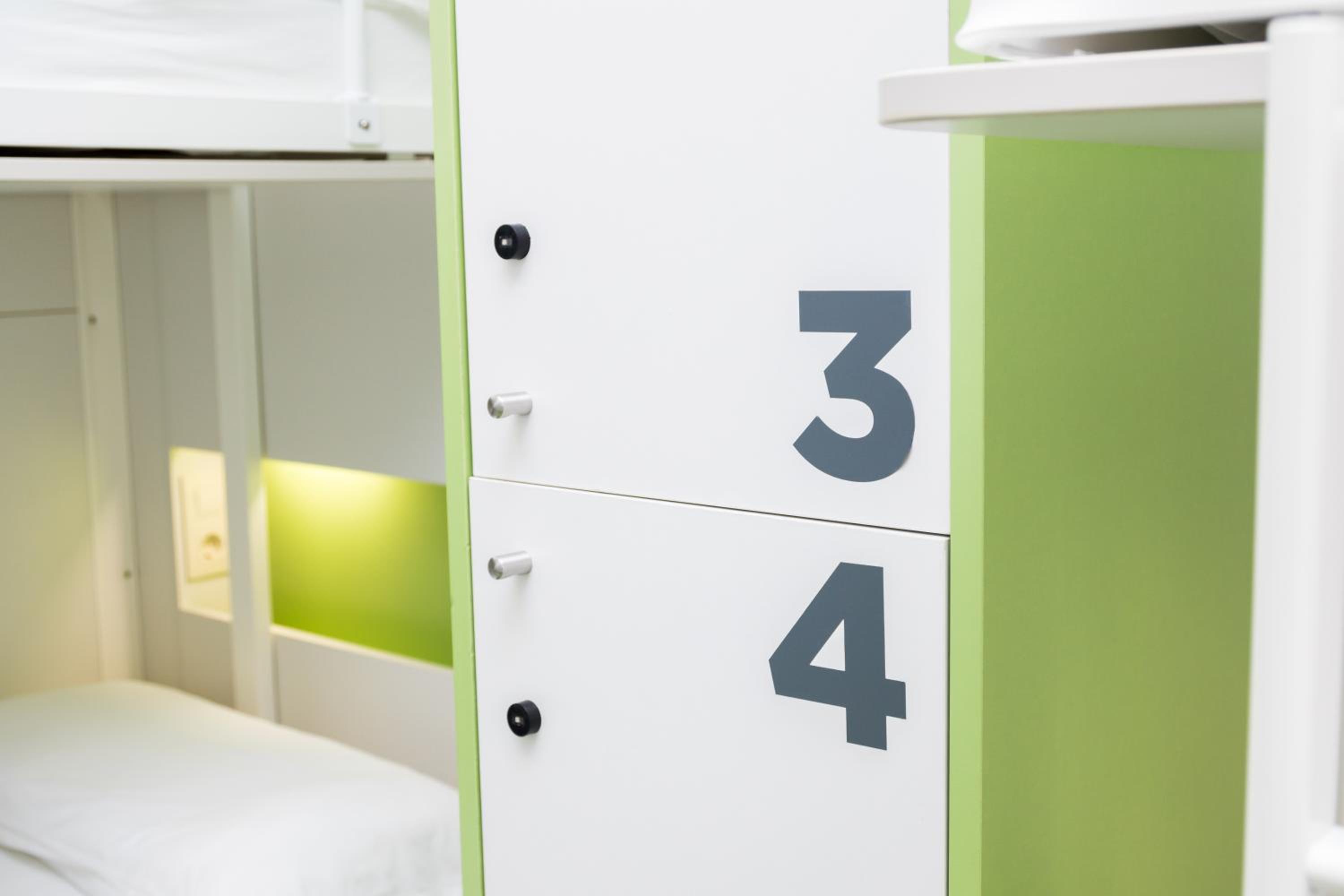 Bed in 6-Bed Female Dormitory Room photo 3