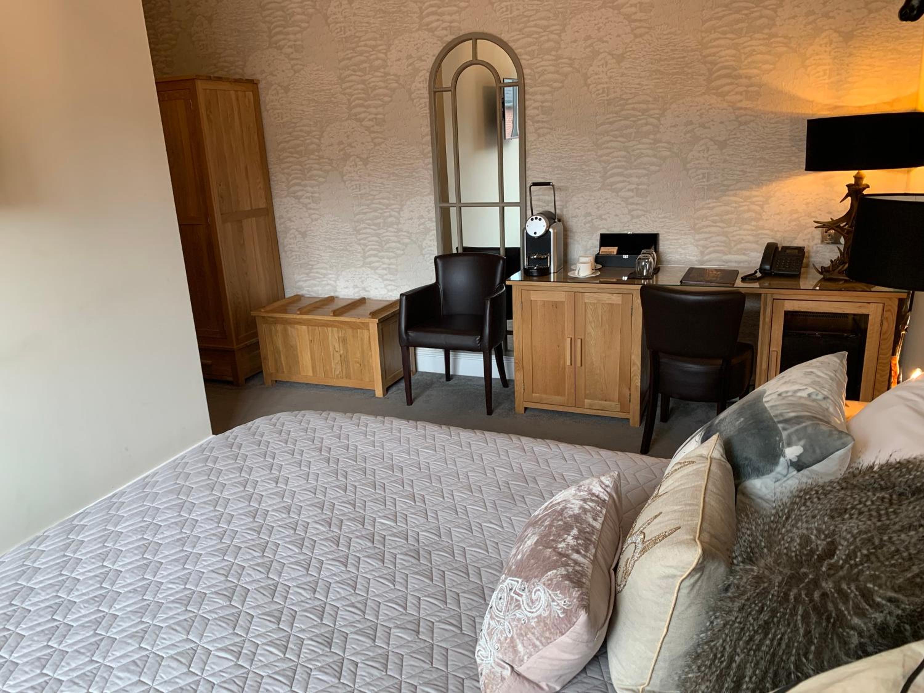 Superior Double or Twin Room photo 3