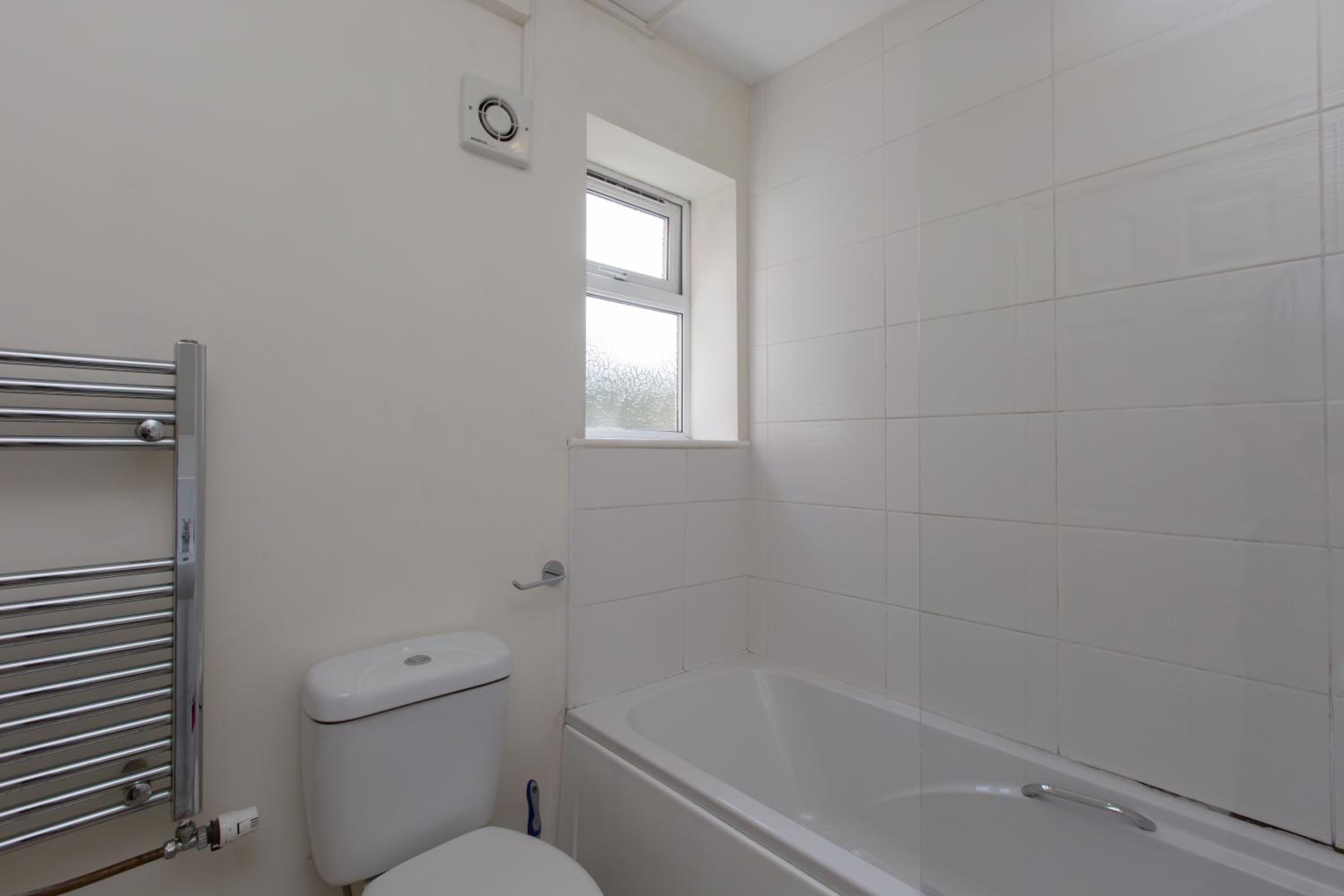Single Room with Shared Bathroom photo 3
