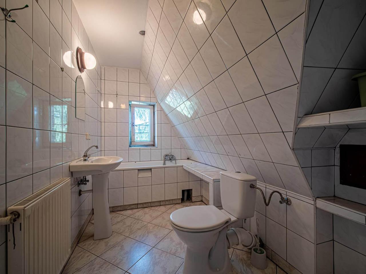 Double Room with Shared Bathroom photo 3