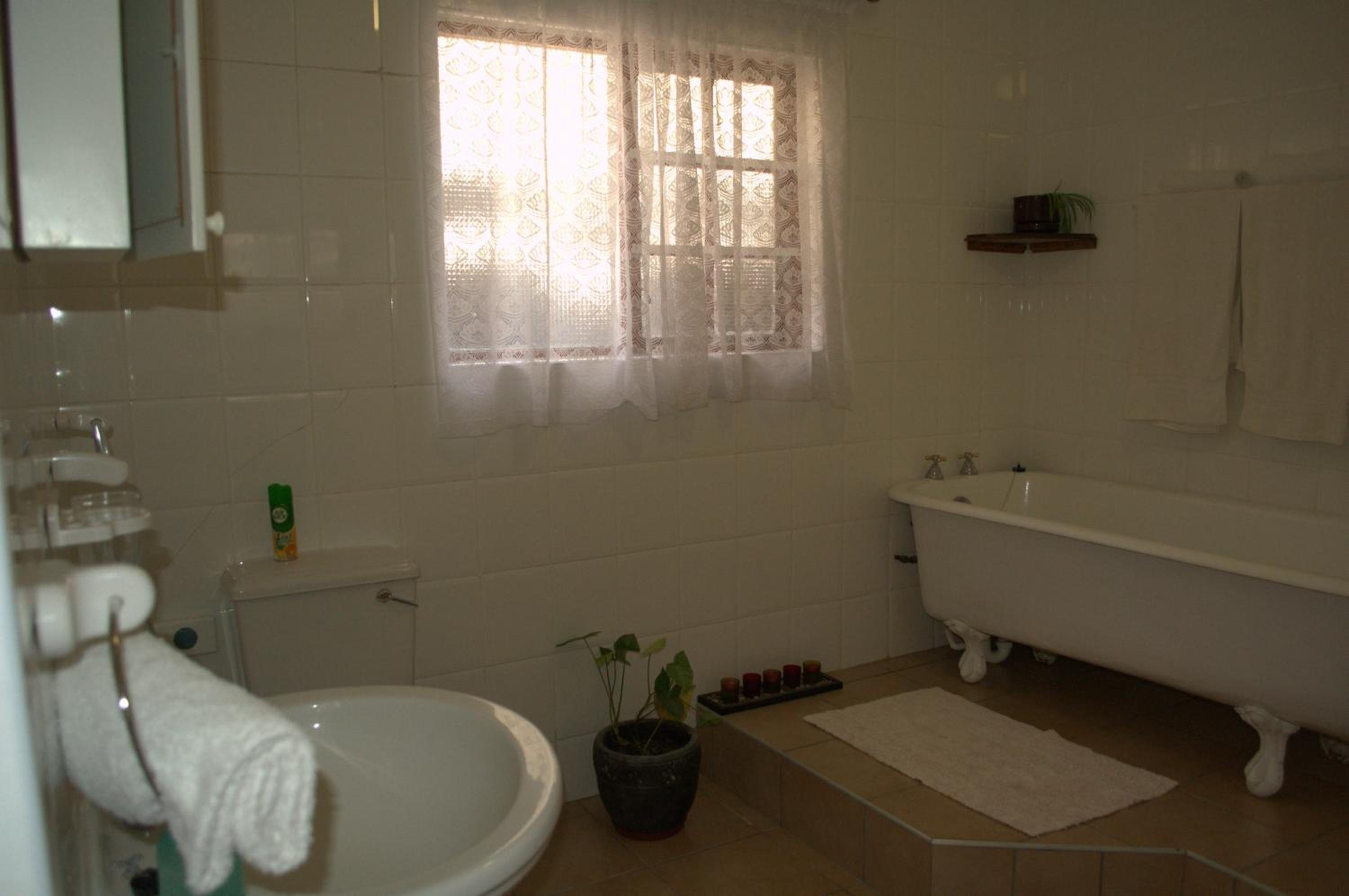 Standard Double Room - Photo 7