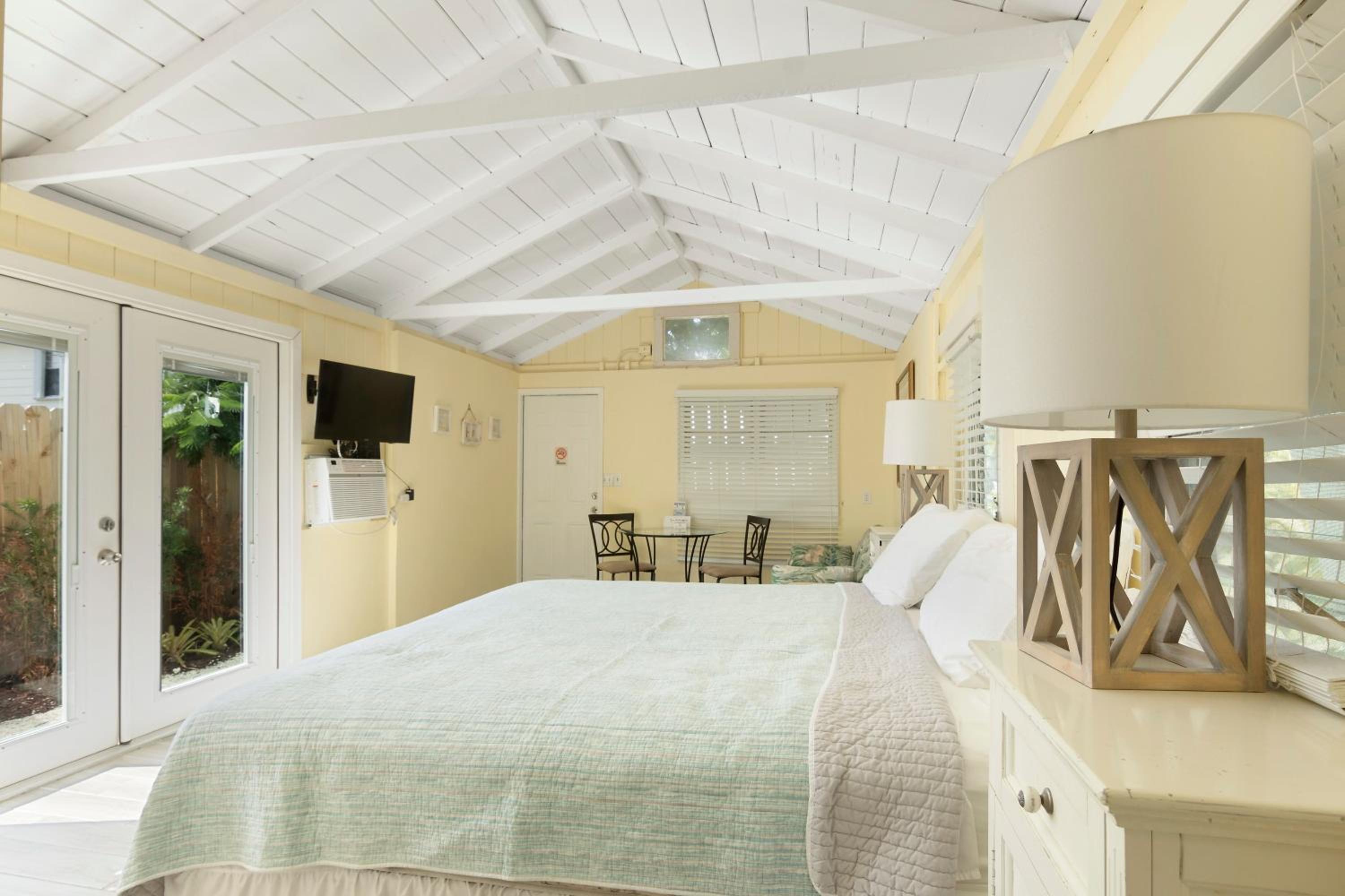 Superior Bungalow photo 1
