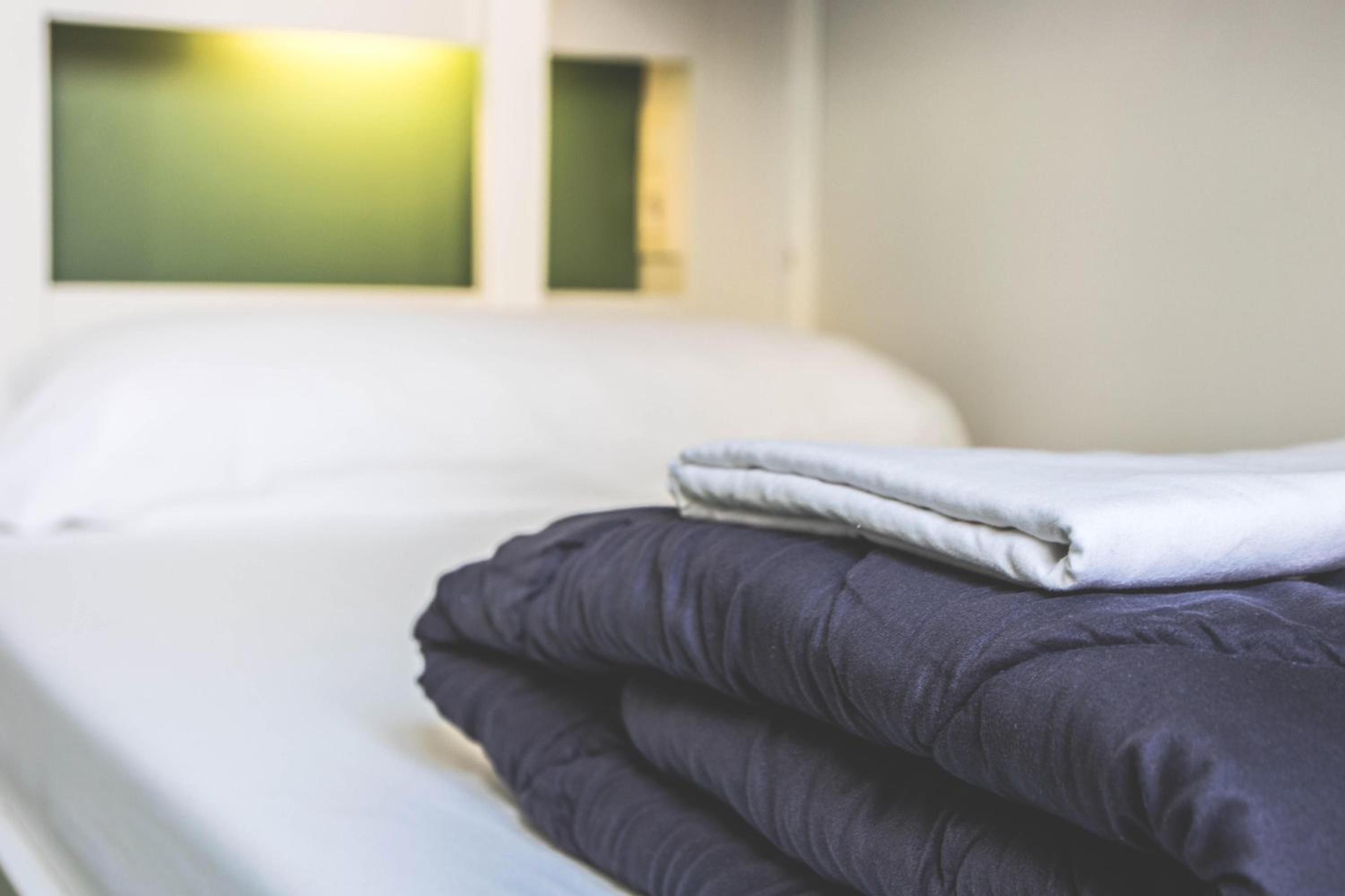 Cama en Dormitorio Compartido de 12 Camas con Baño