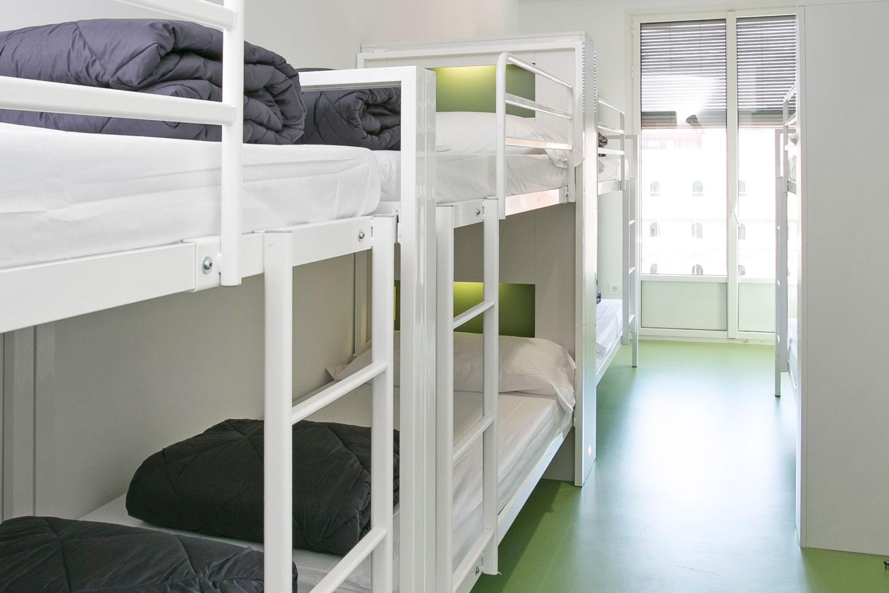 Cama en habitación compartida para 8 personas