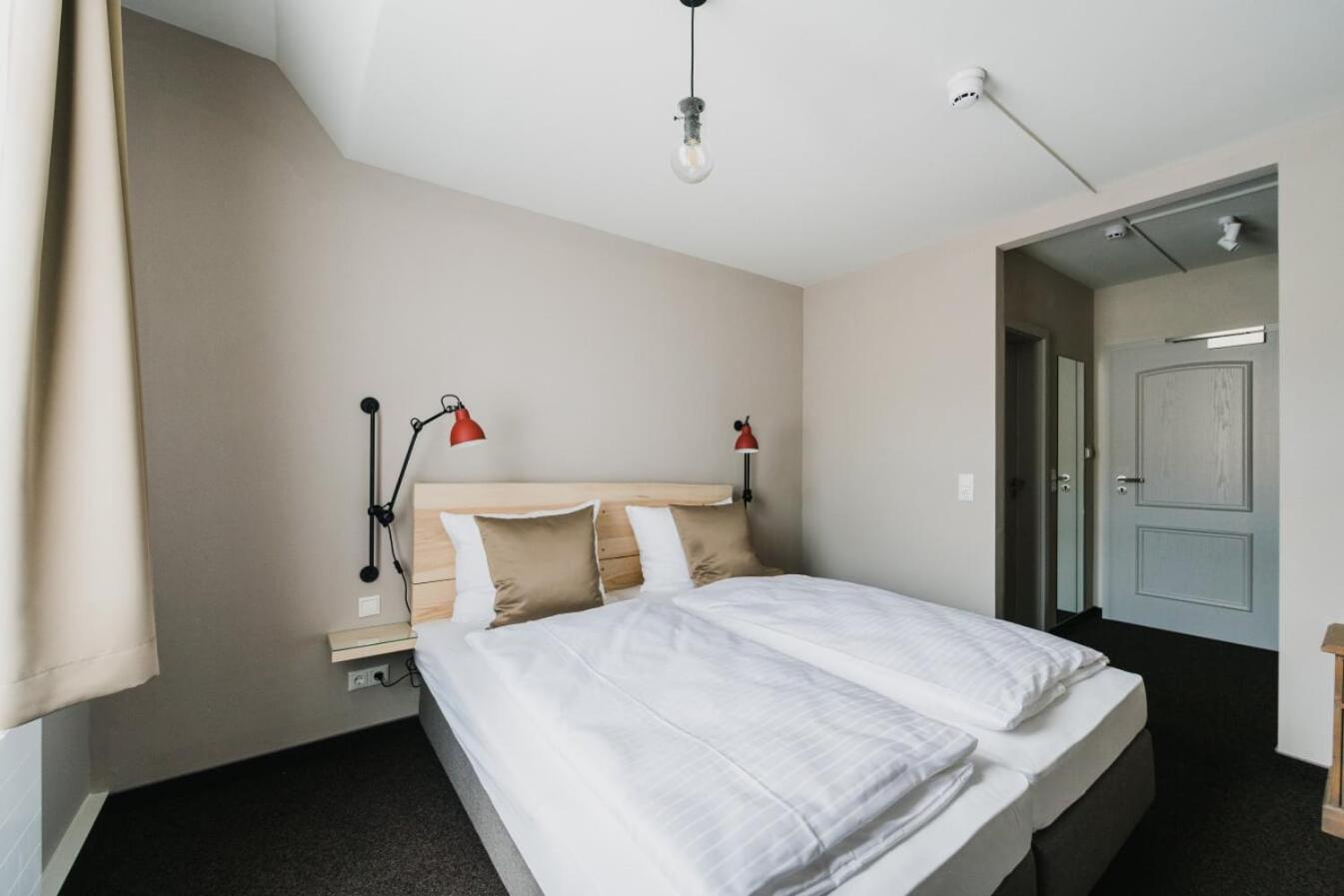 Budget Double Room - Photo 5