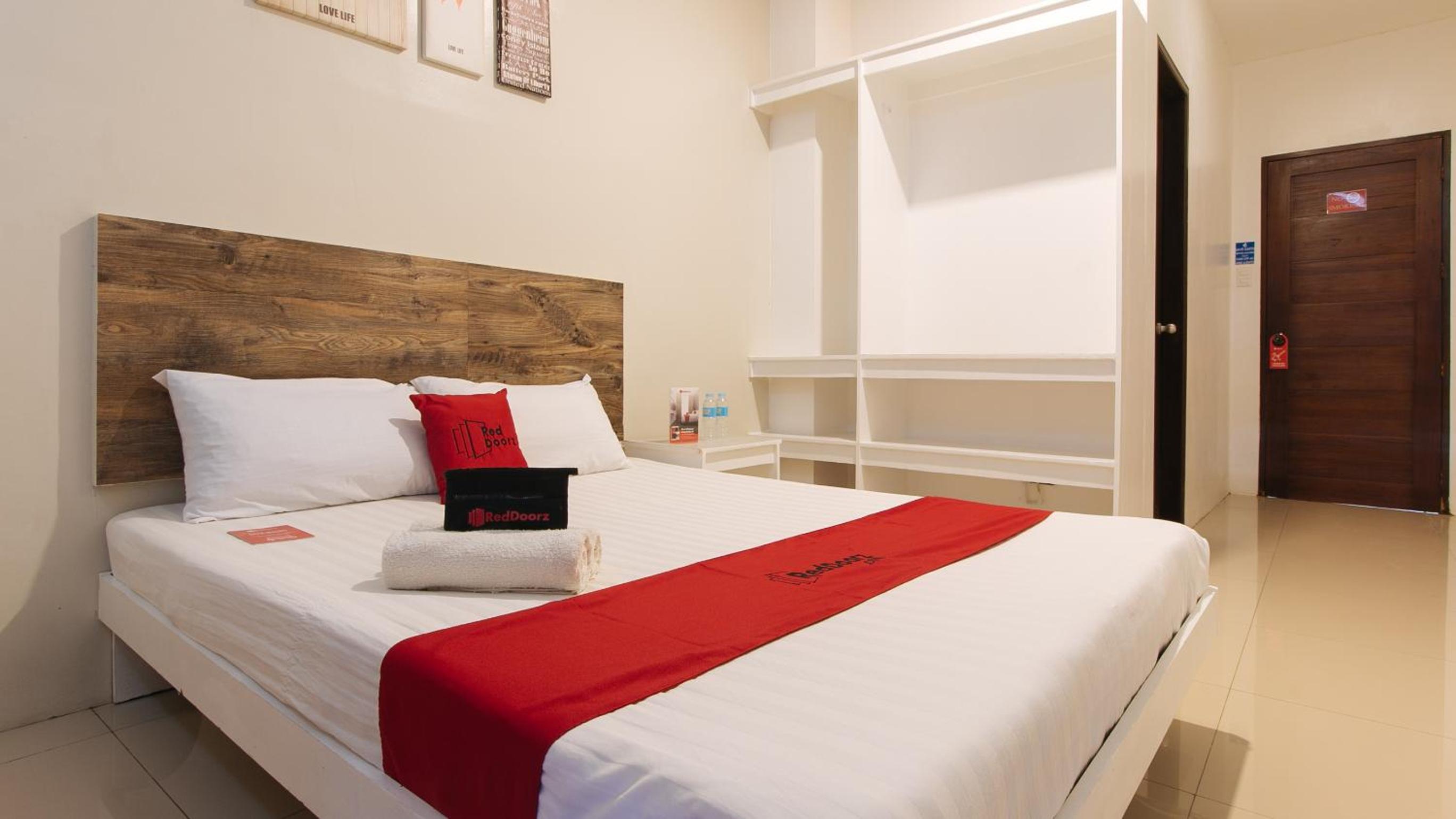 Standard Double Room - Photo 12