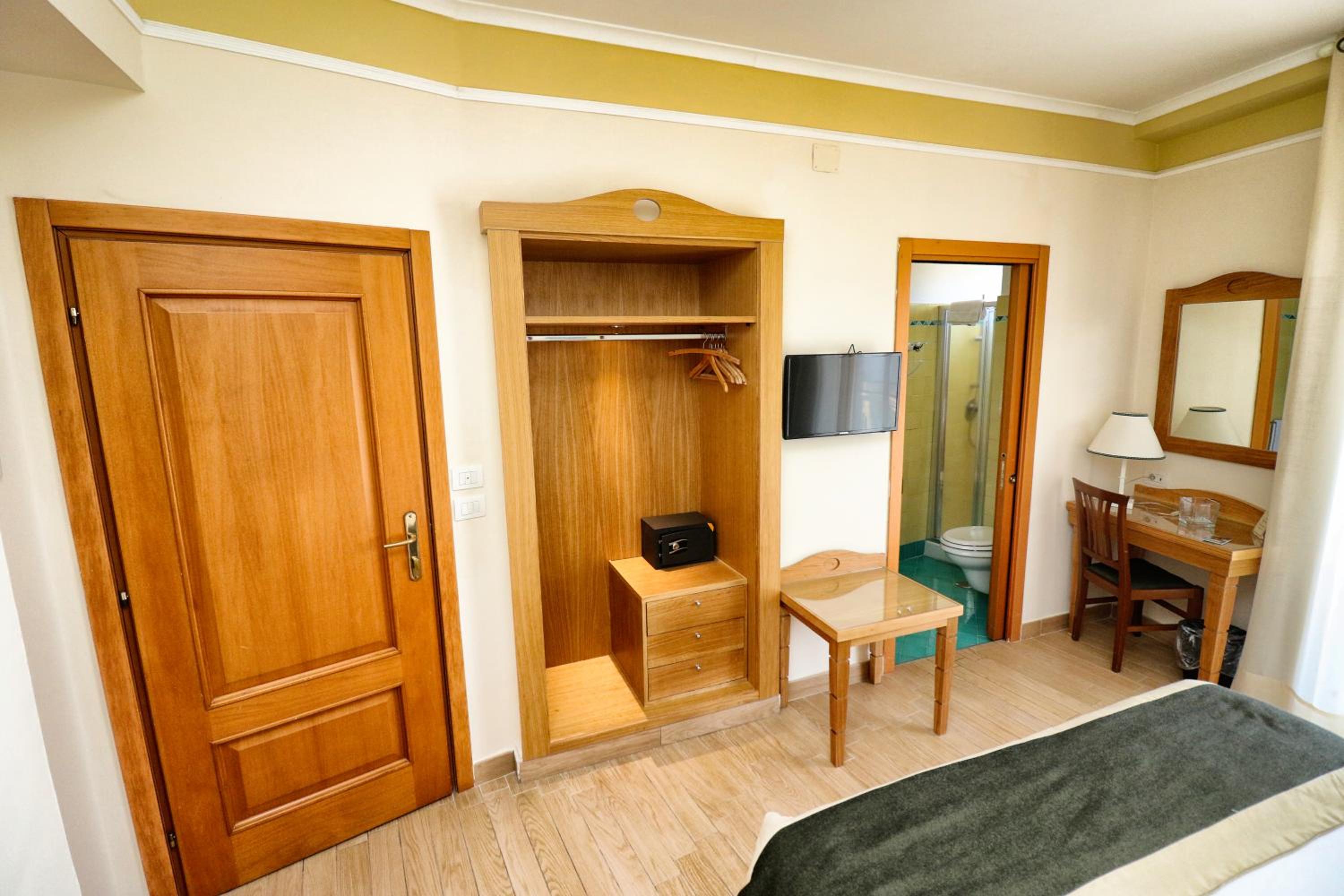 Classic Double Room - Photo 3