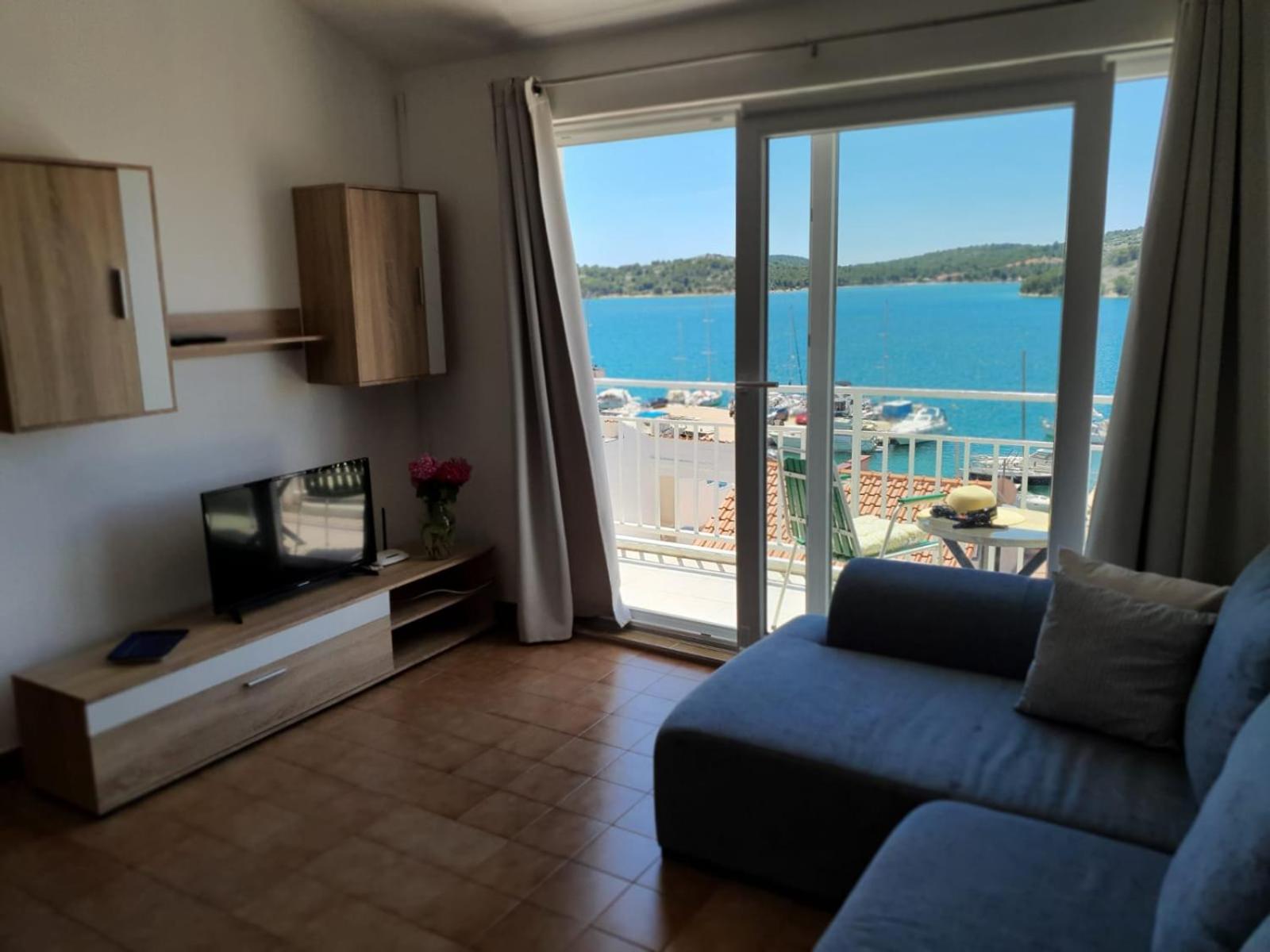 Apartment with Sea View photo 3