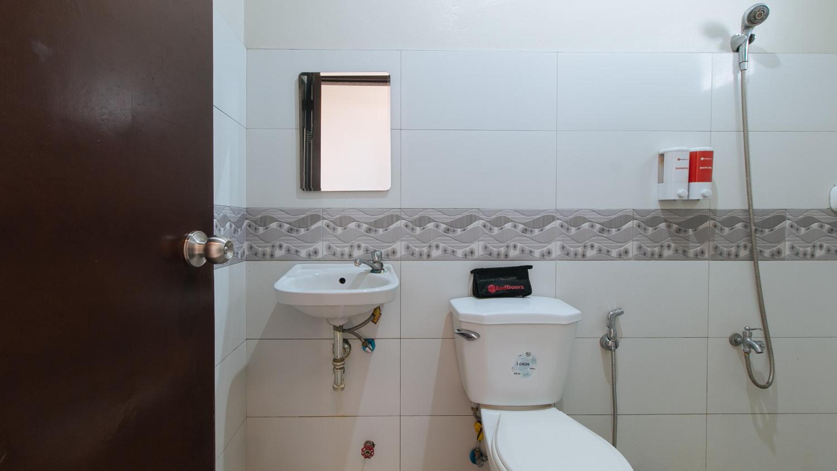 Standard Double Room - Photo 10