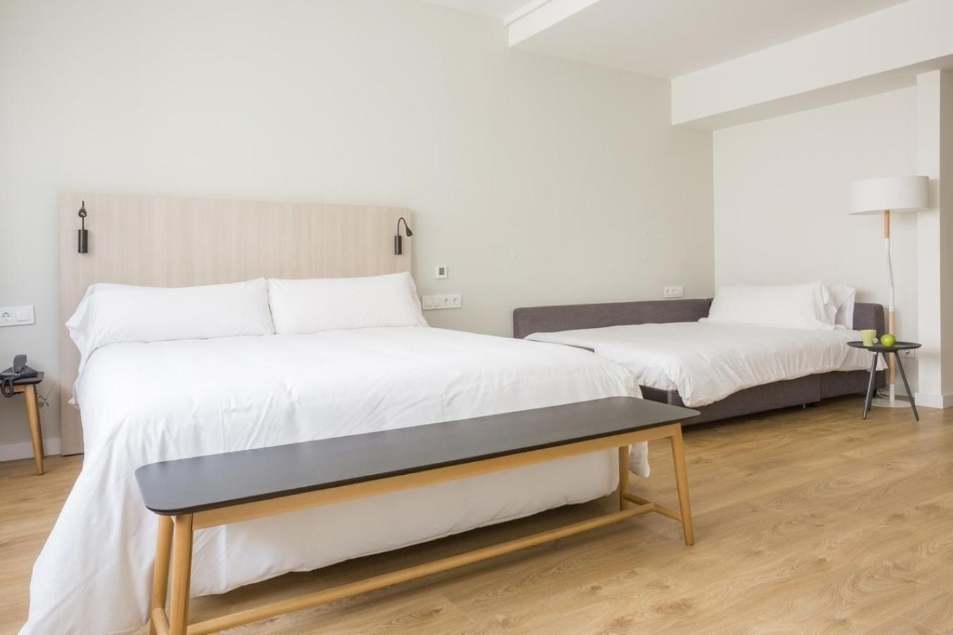 Deluxe  Triple Room (2 adults + 1 child) - Photo 8