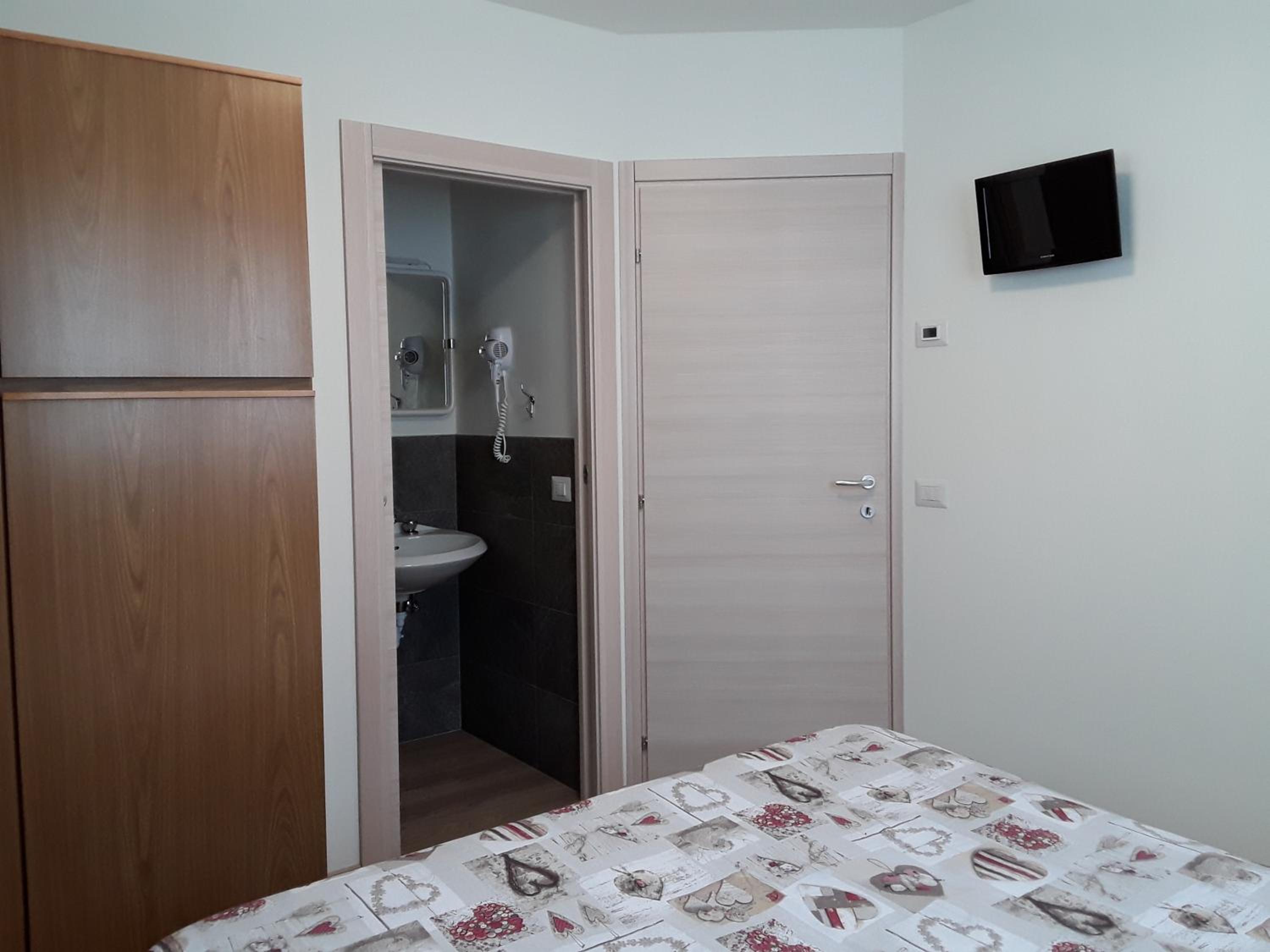 Double Room - Photo 4