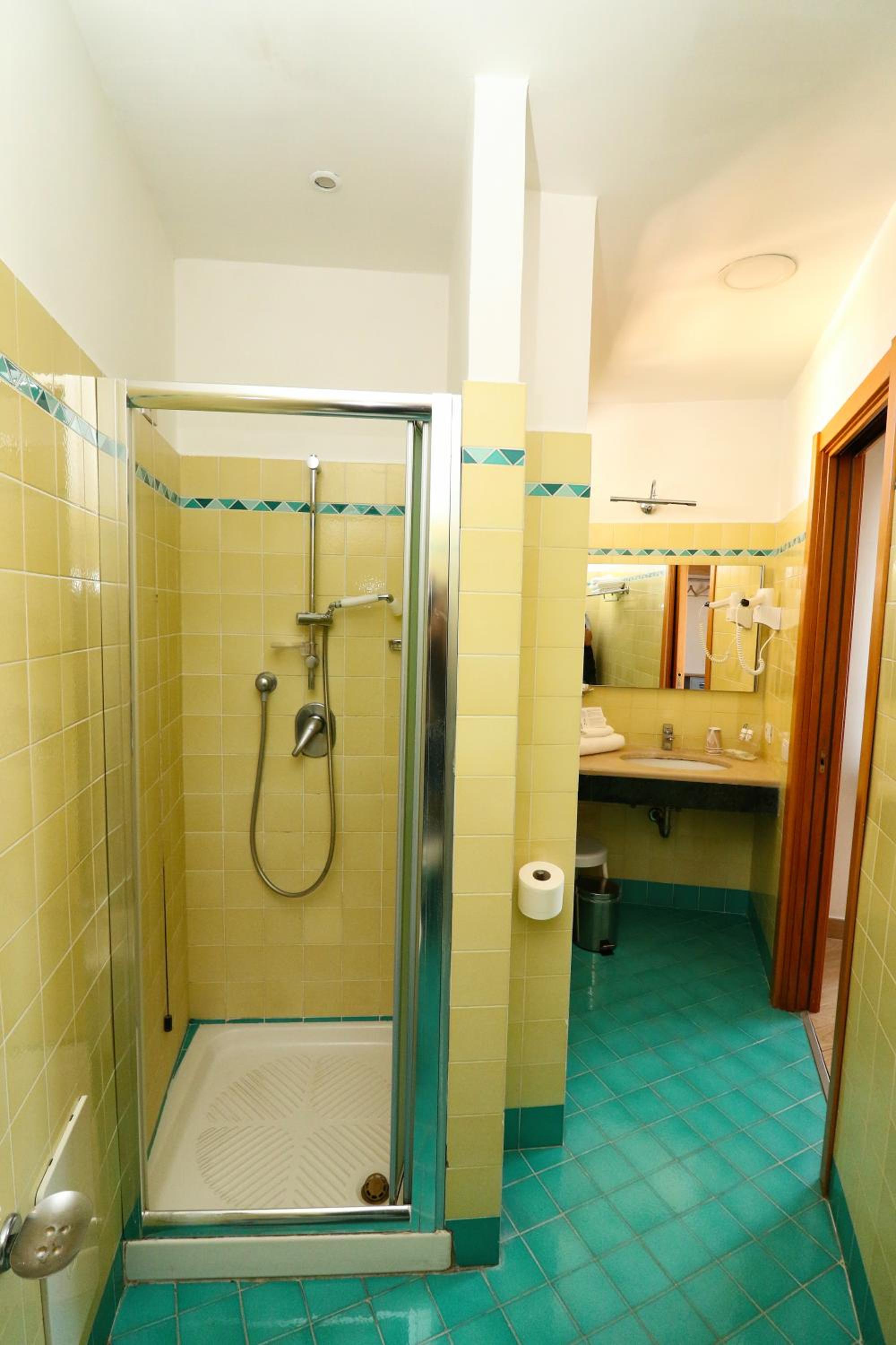 Classic Double Room - Photo 10