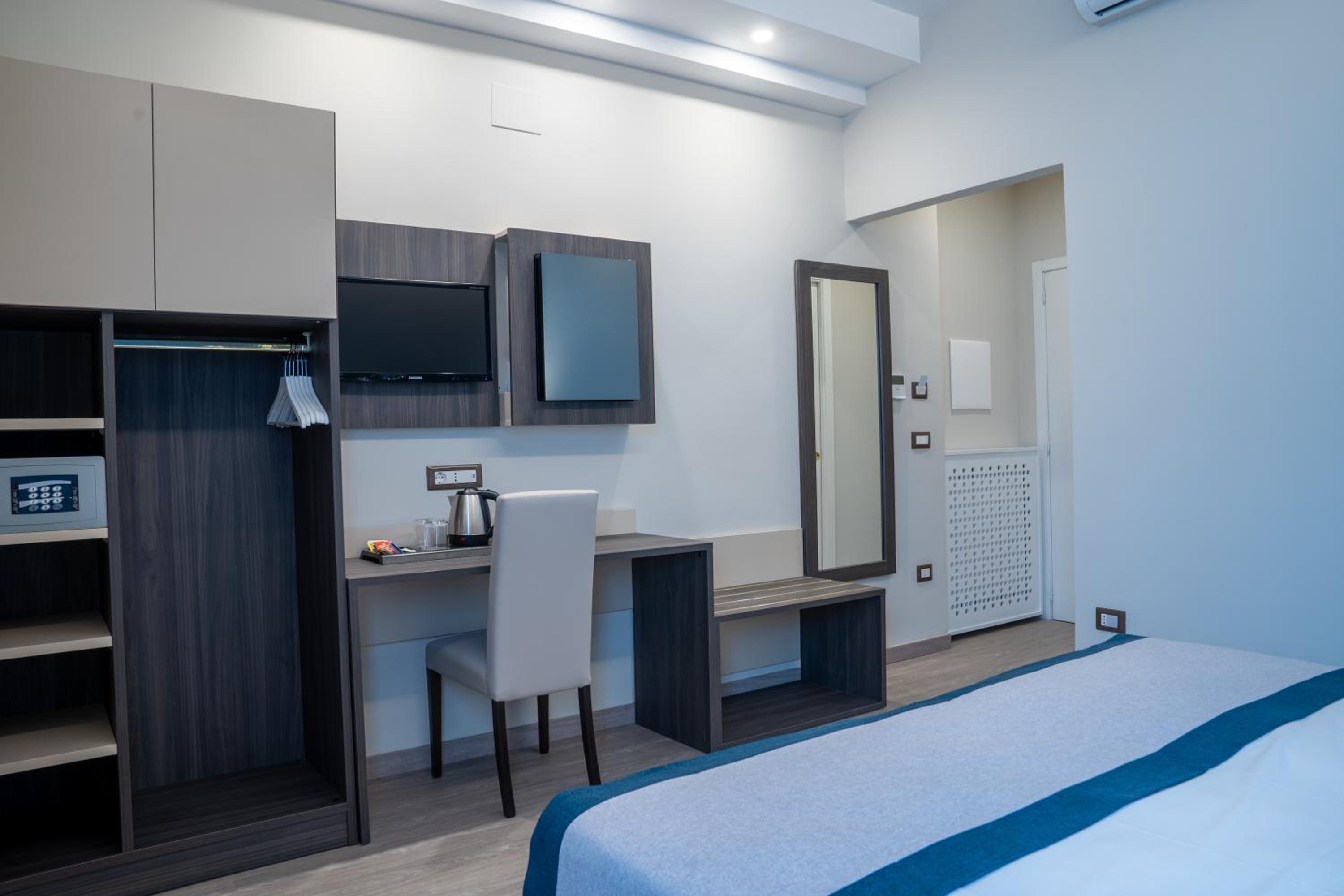 Standard Double or Twin Room photo 3