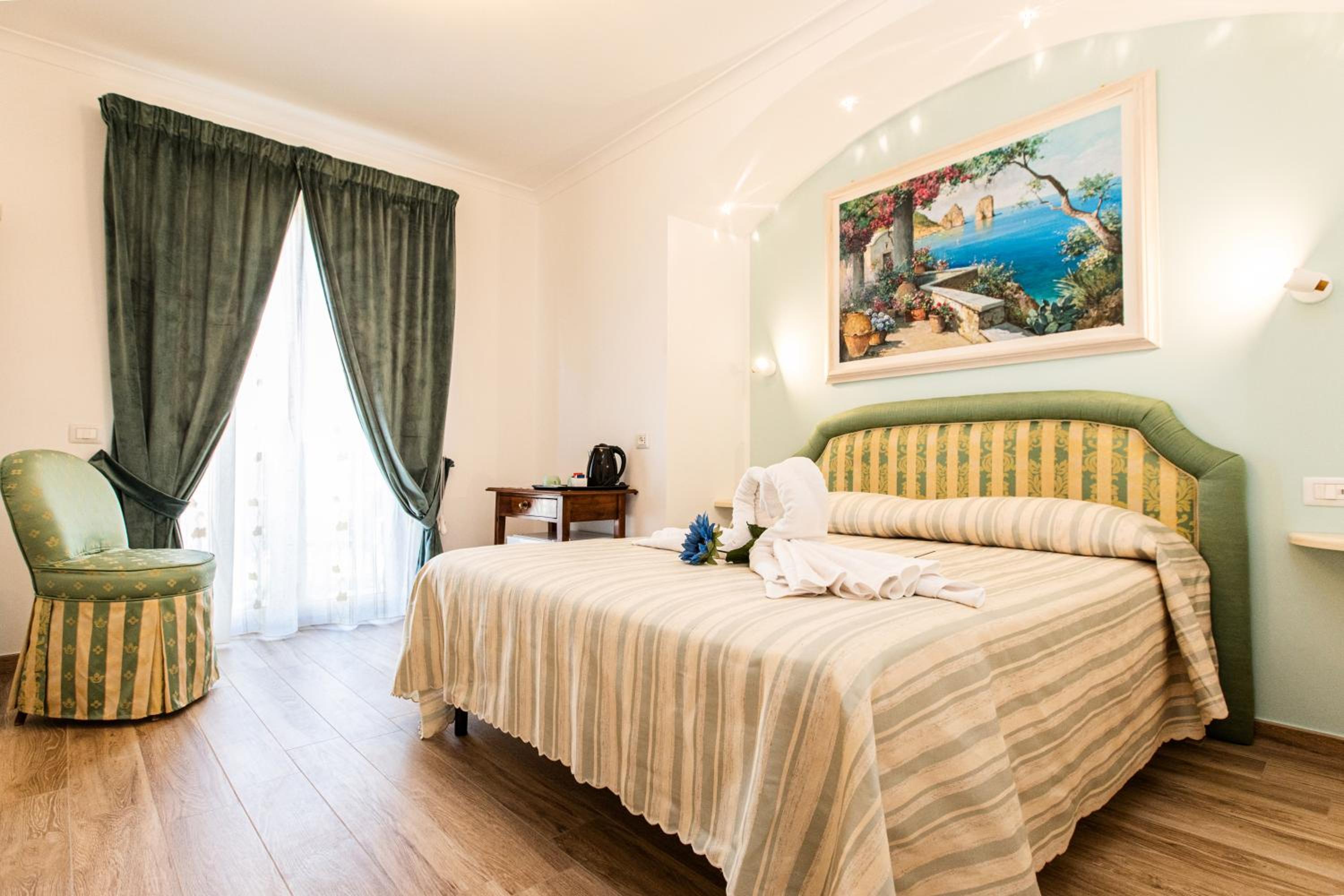 Double Room with Balcony - Photo 14