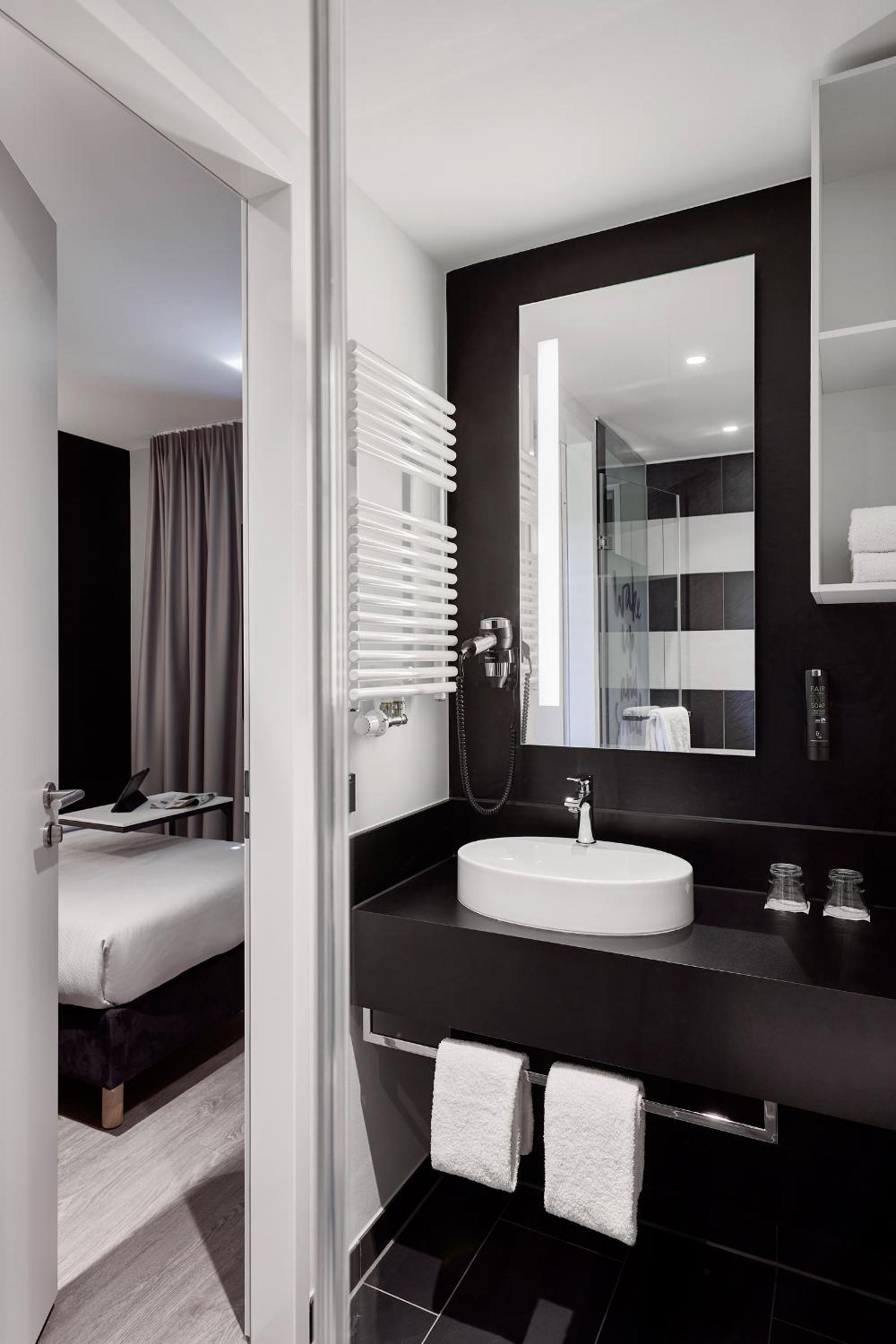 Standard Twin Room photo 2