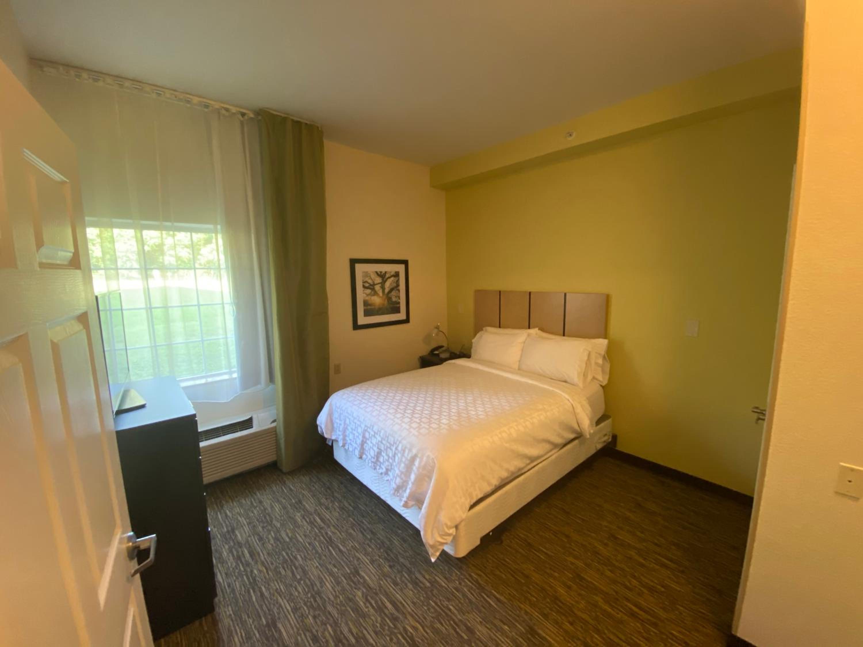 One-Bedroom King Suite with Sofa Bed - Photo 2