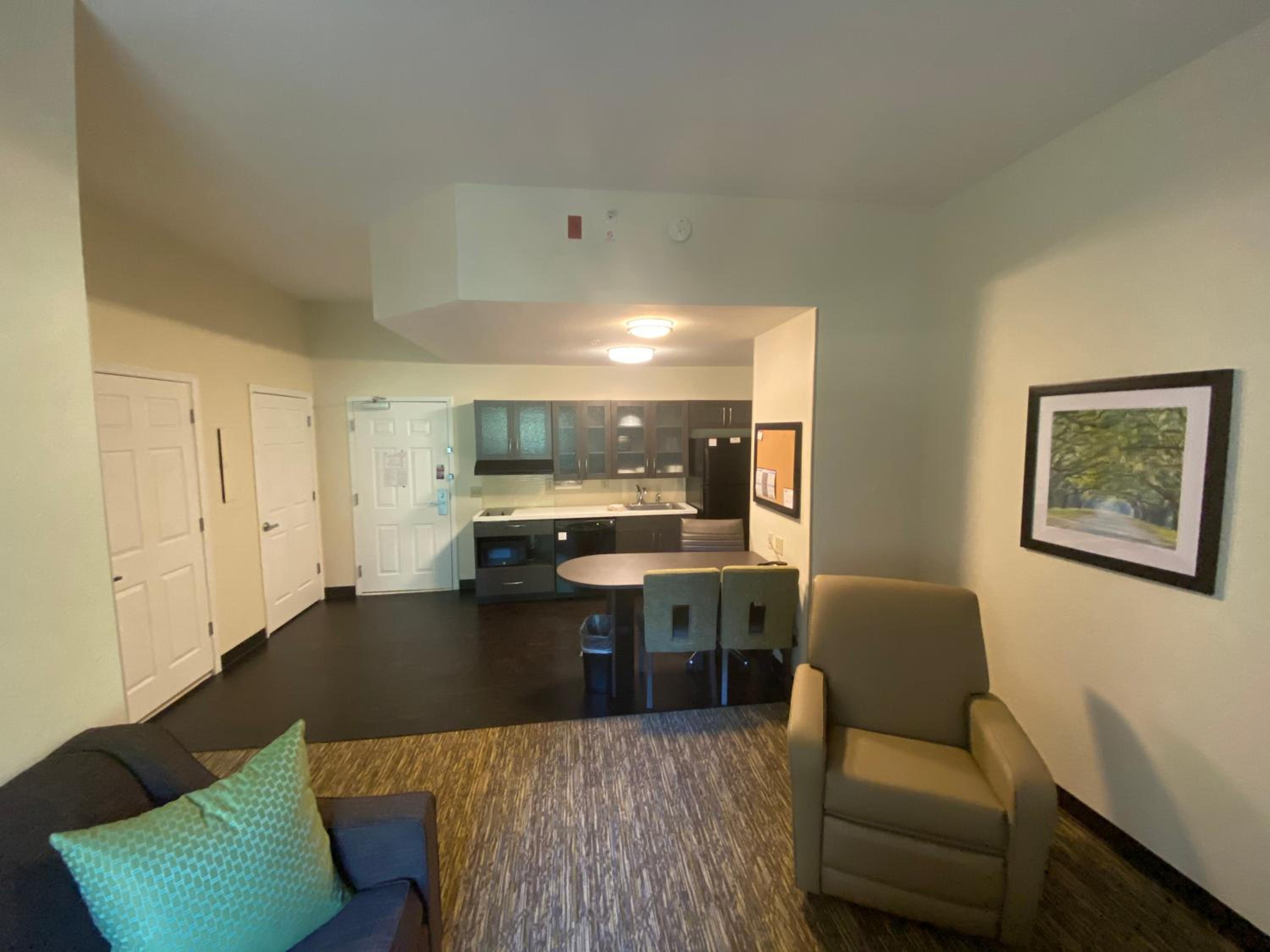 One-Bedroom King Suite with Sofa Bed - Photo 3