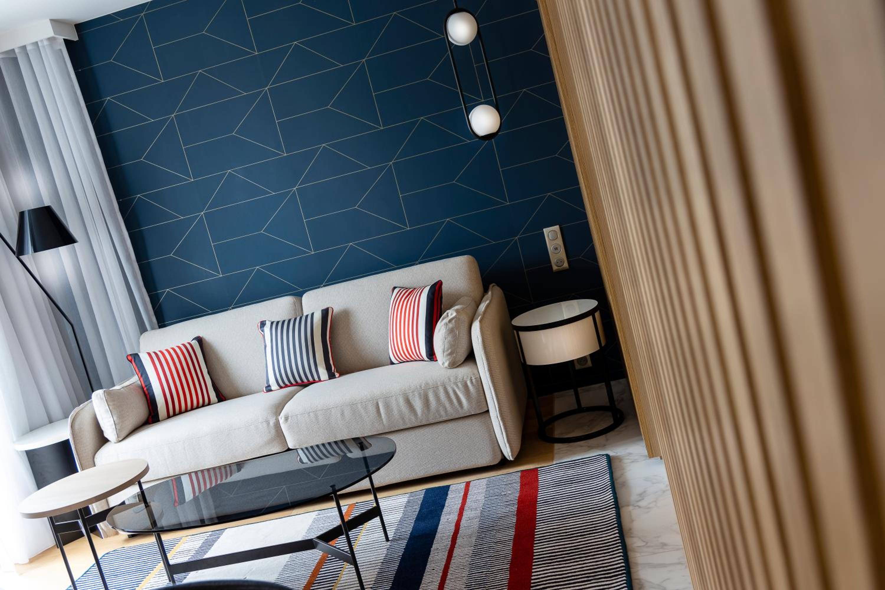 Suite - Photo 5