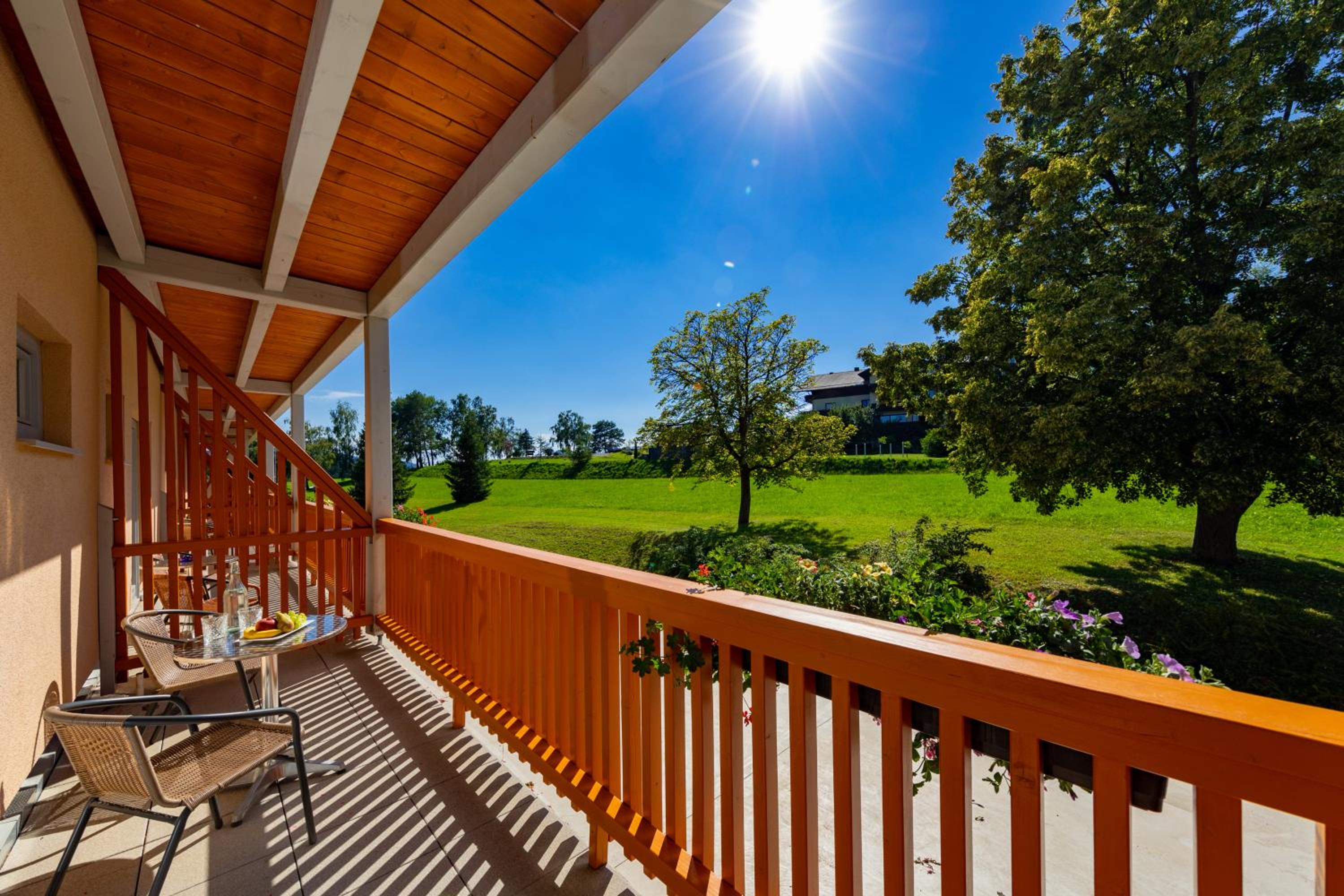 Deluxe Double Room with Balcony - Photo 7