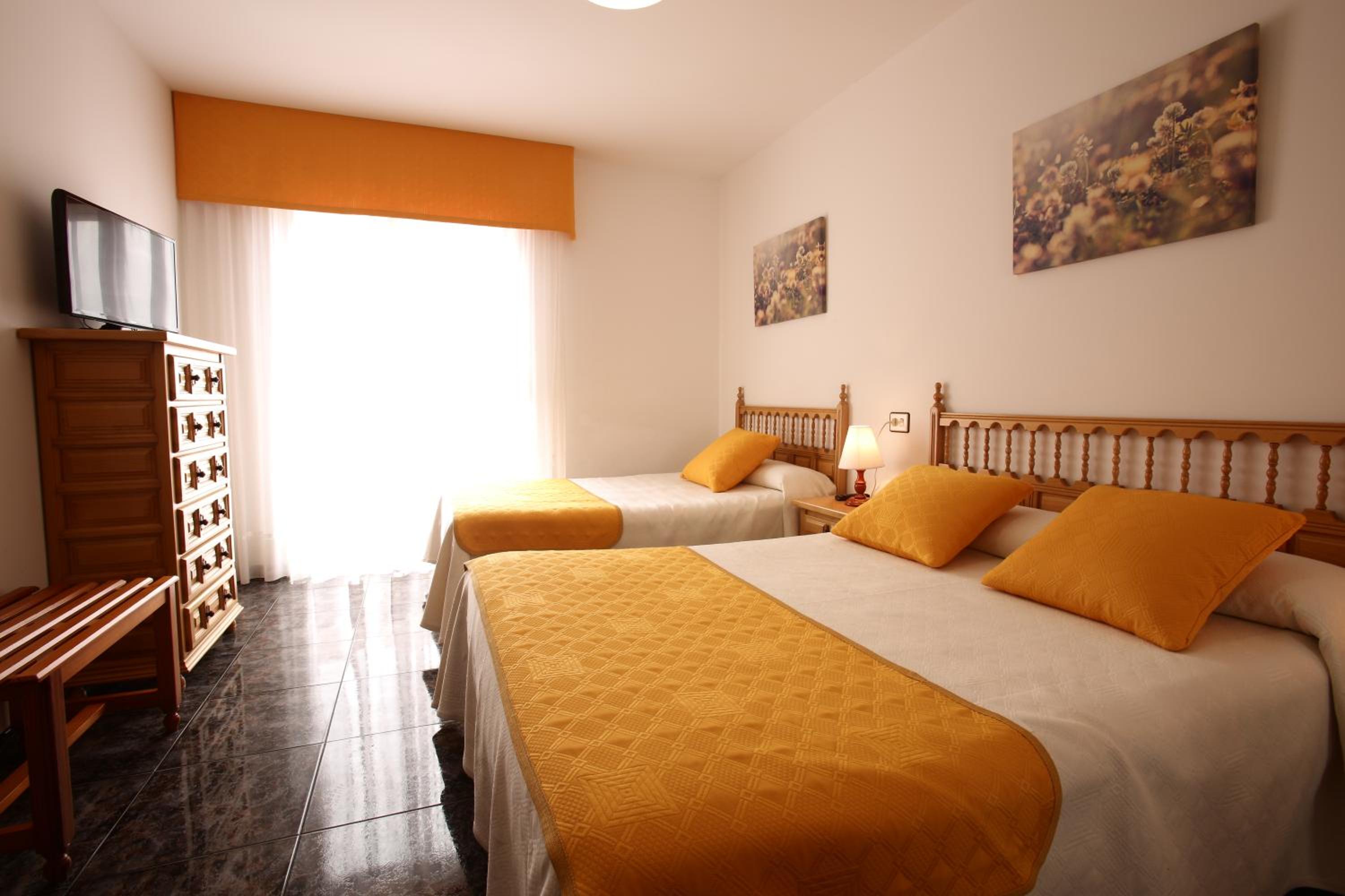 Habitación Triple con Terraza (2 adultos + 1 niño)