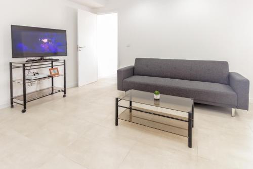 Three-Bedroom Apartment photo 1