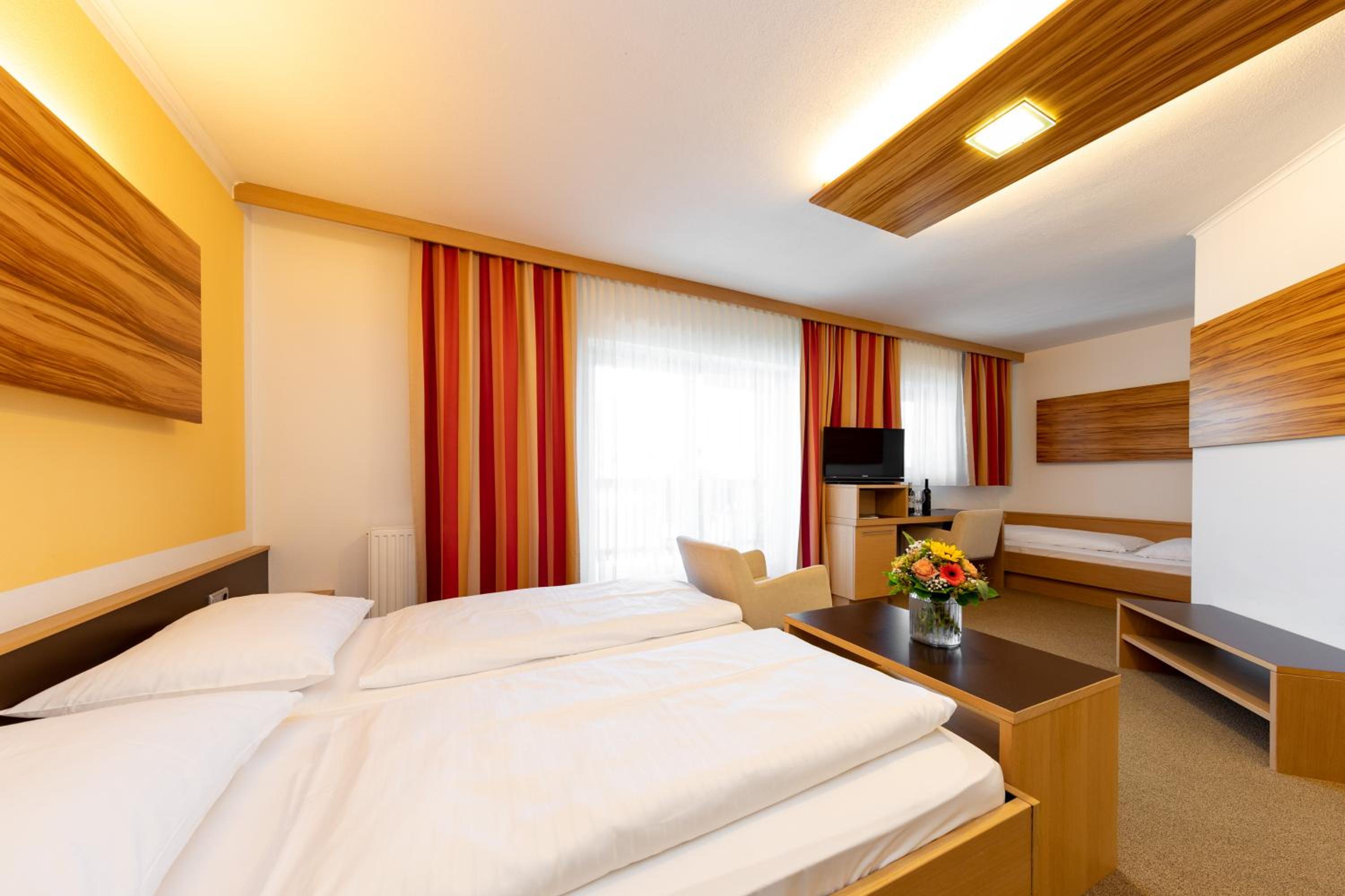 Deluxe Triple Room - Photo 10