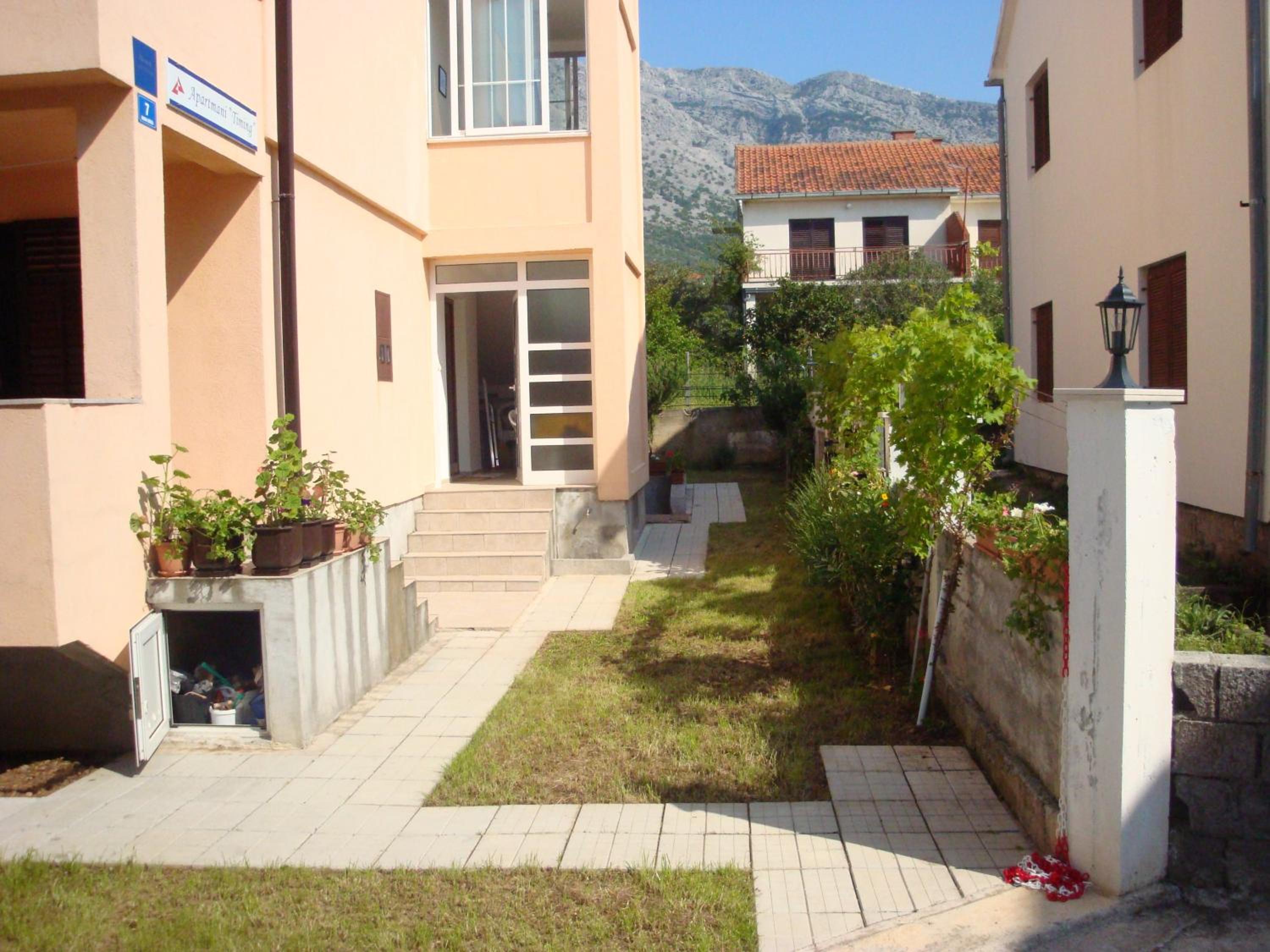 Studio with Balcony - Photo 11
