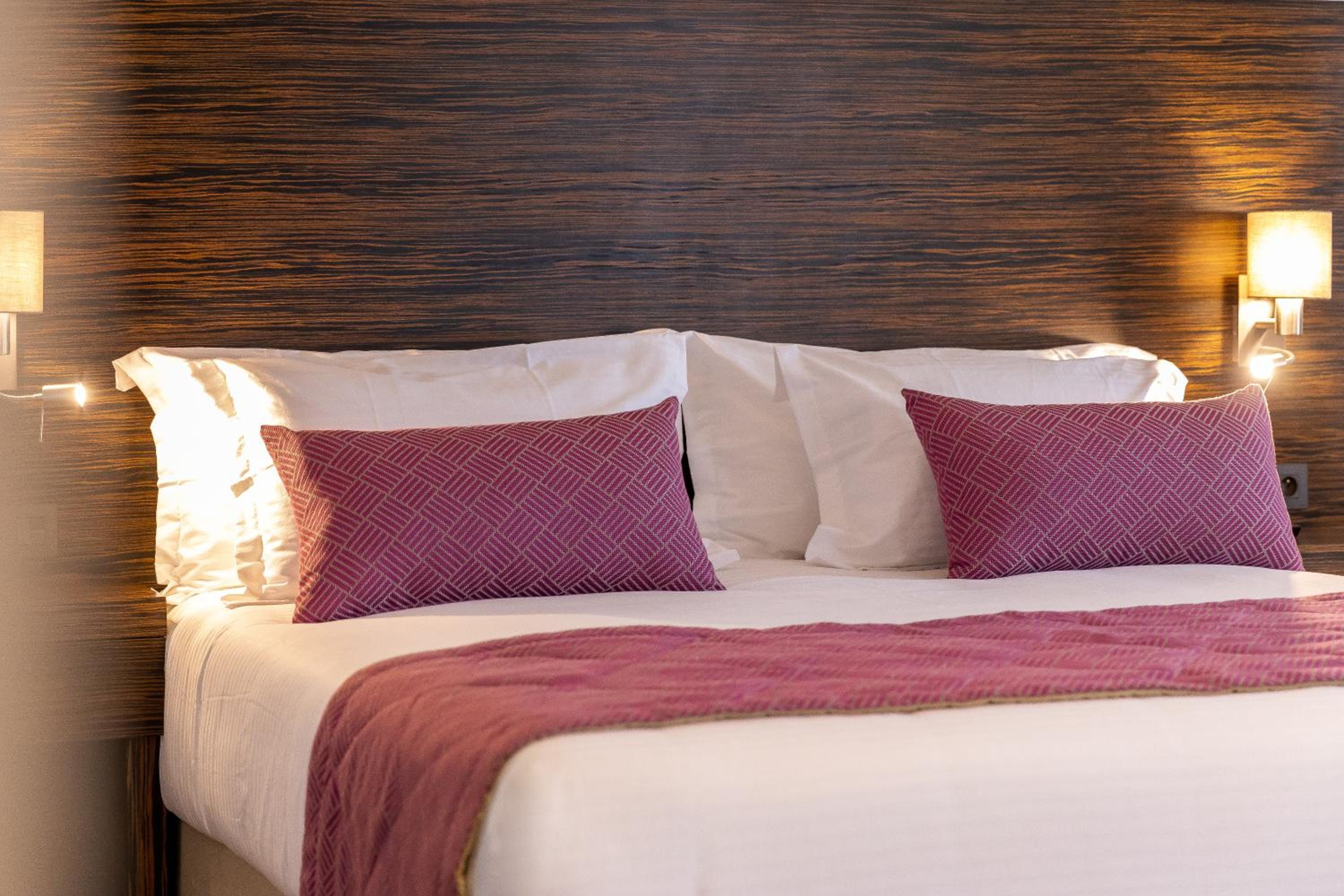 Deluxe Room - Photo 3