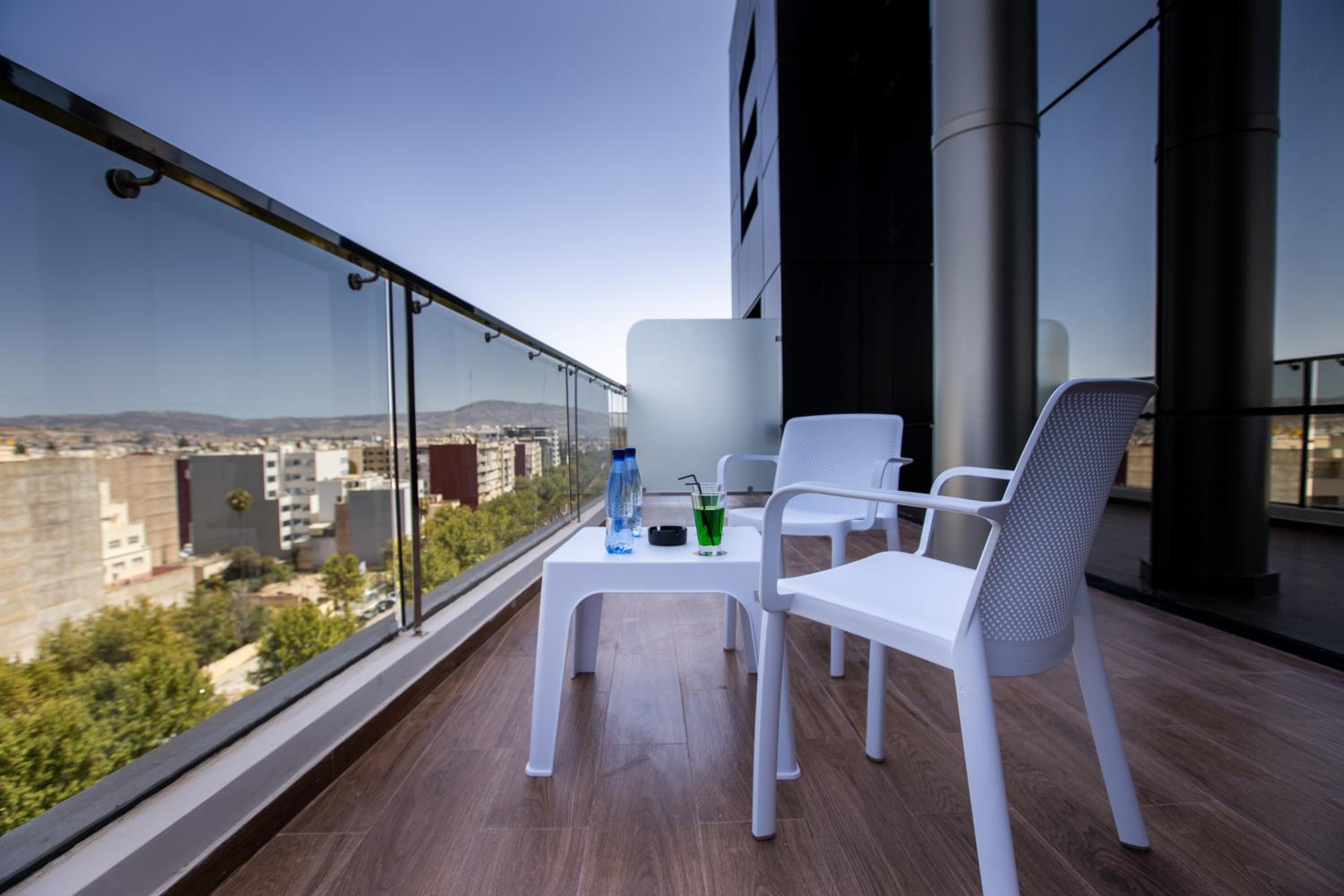 Deluxe King Suite - Photo 16