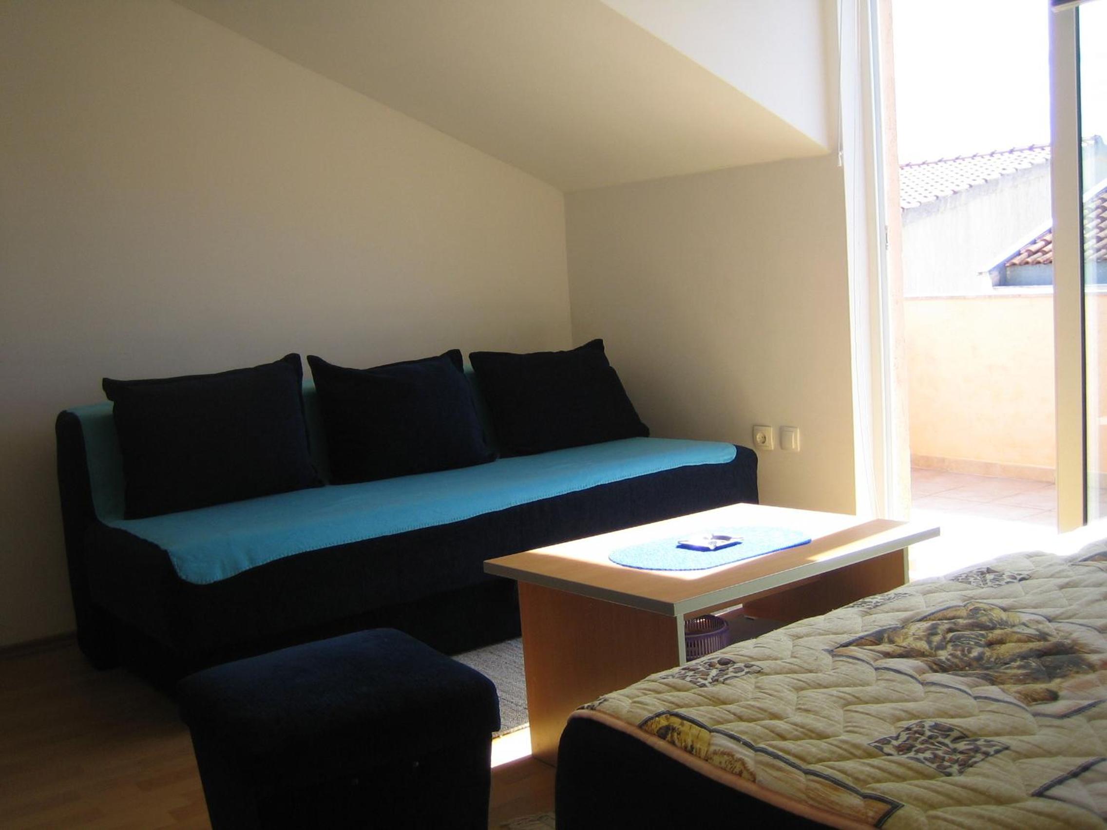 Studio with Balcony - Photo 3