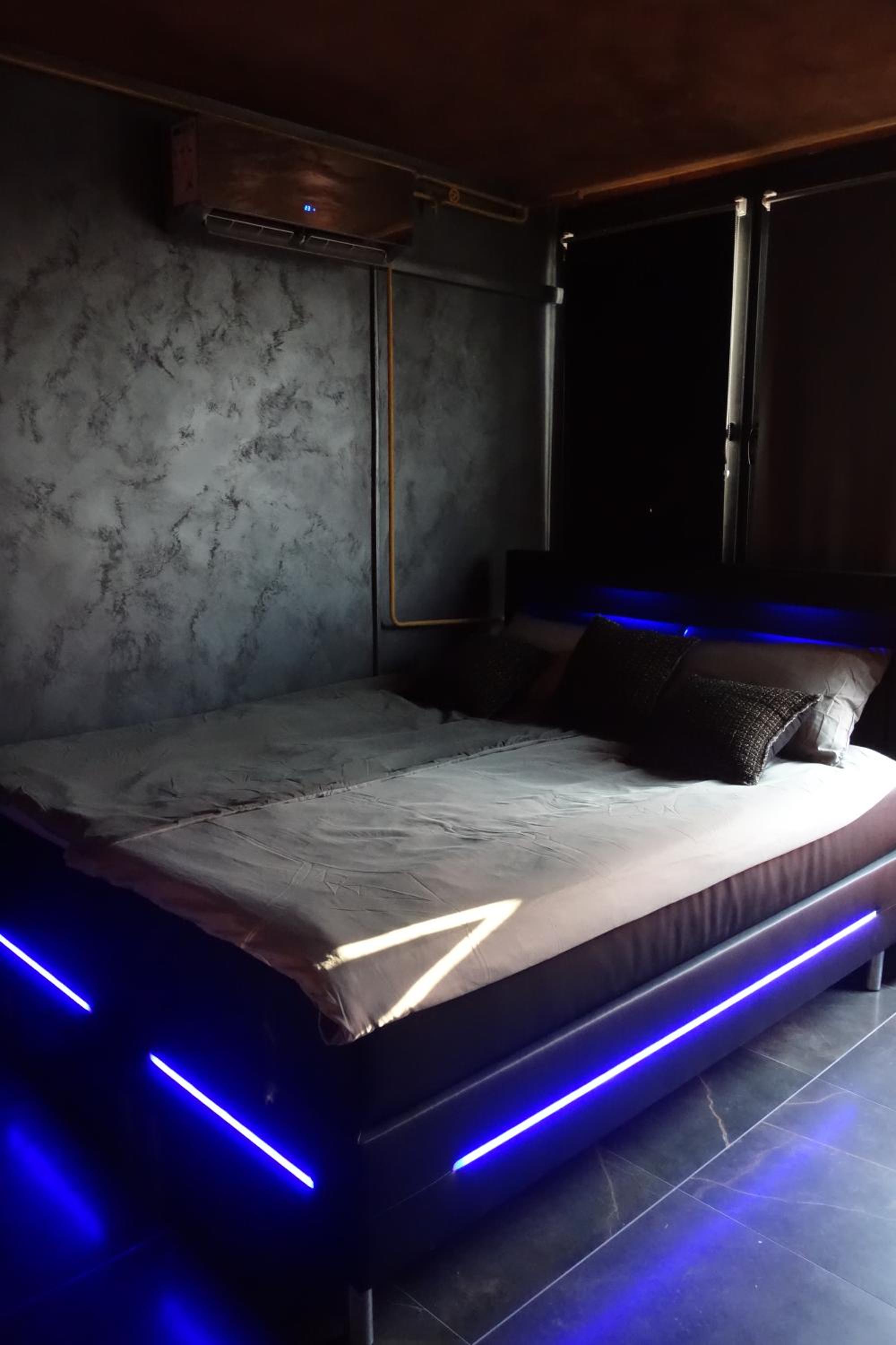 One-Bedroom Apartment - Photo 5