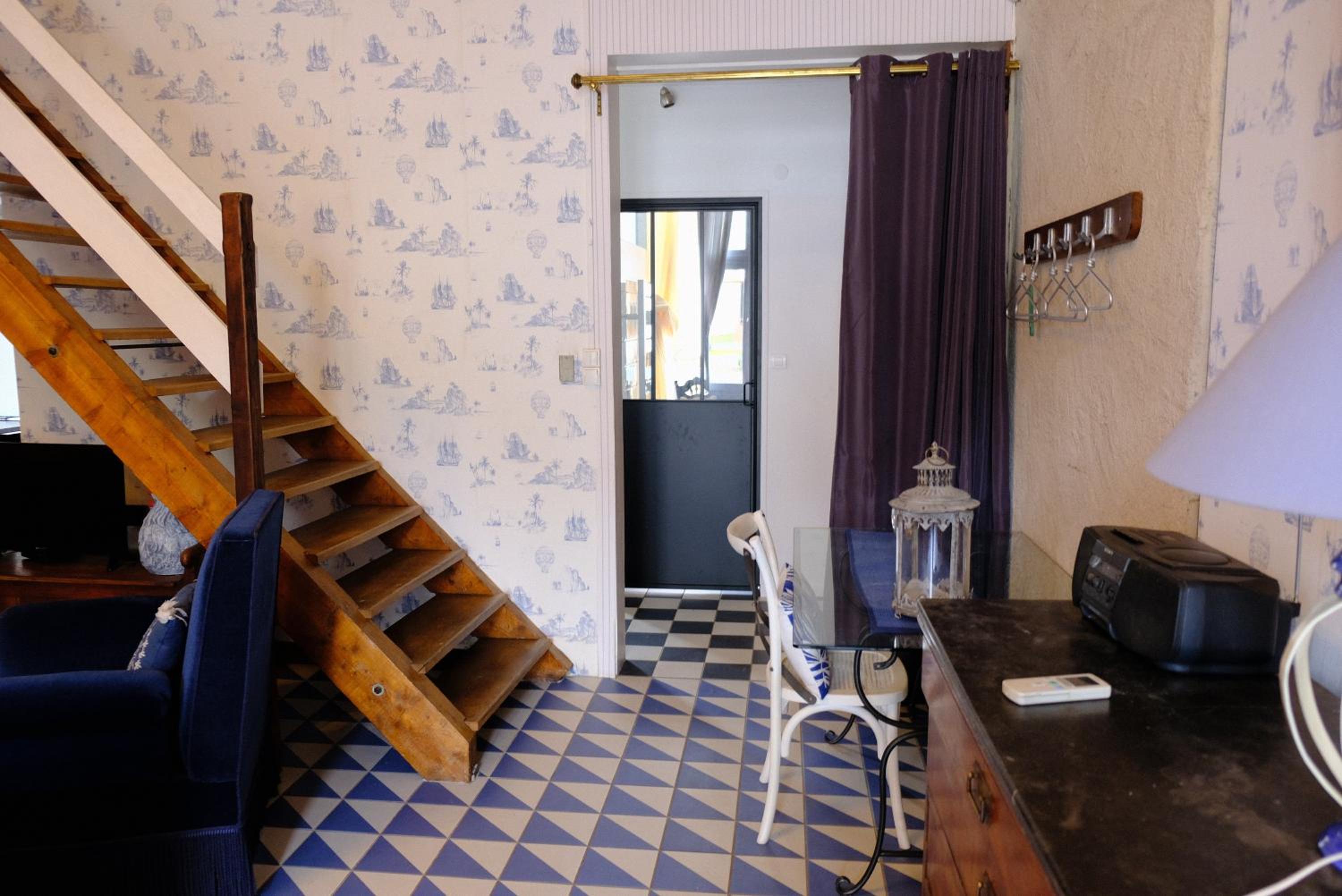 One-Bedroom House photo 1