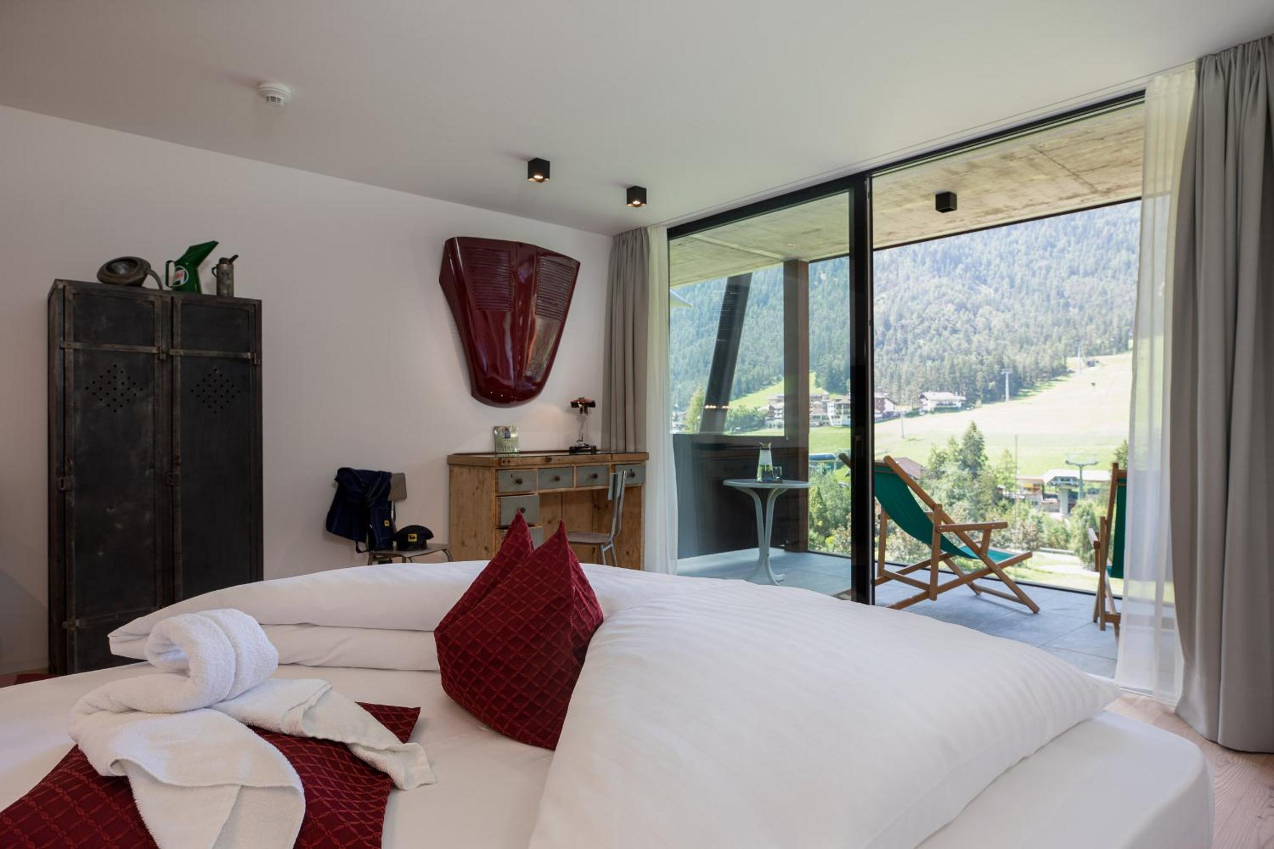 Deluxe Double Room with Mountain View