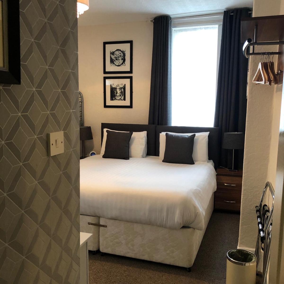 Deluxe Family Room - Photo 2