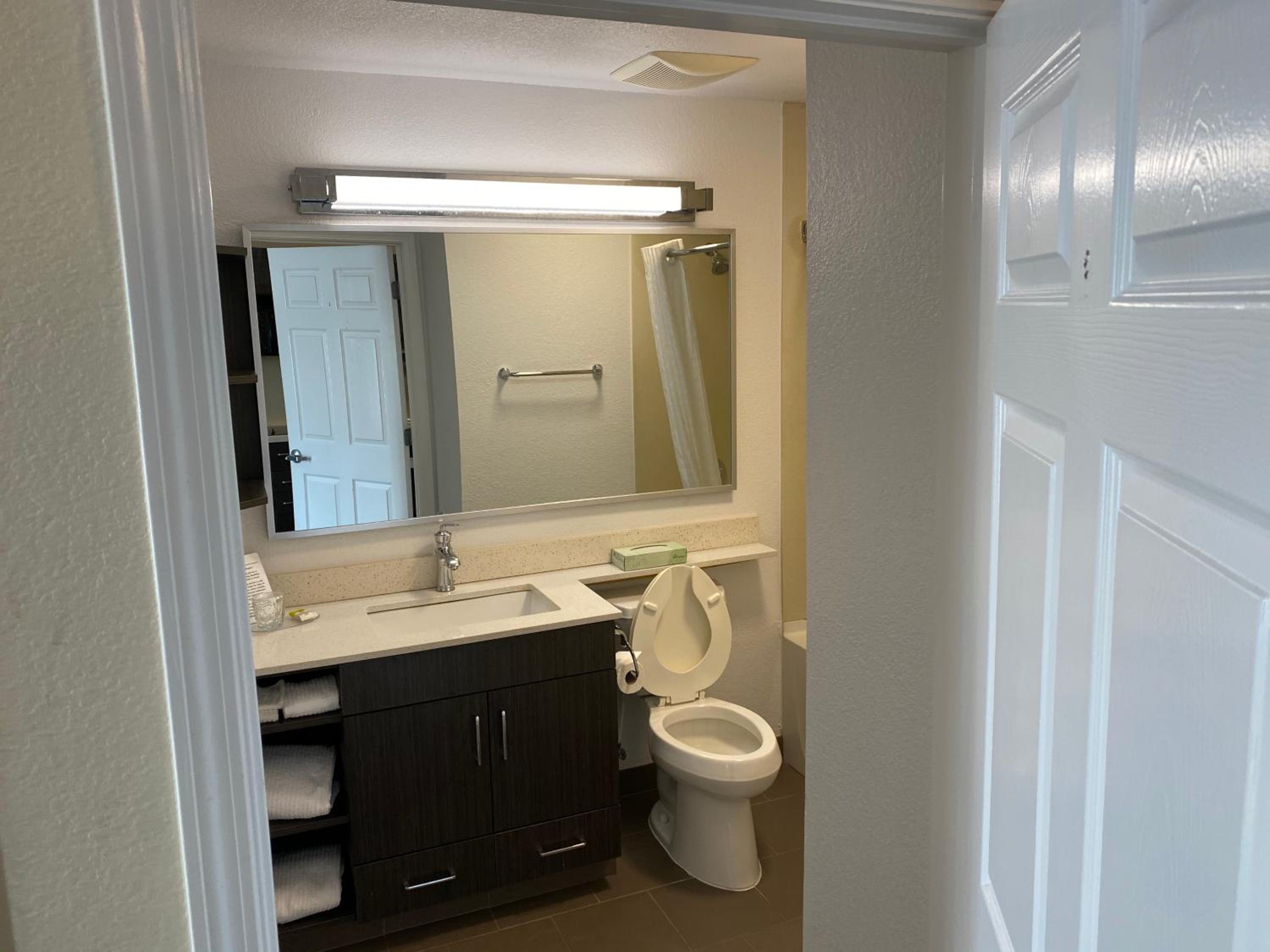 Studio Suite with Two Double Beds - Photo 6