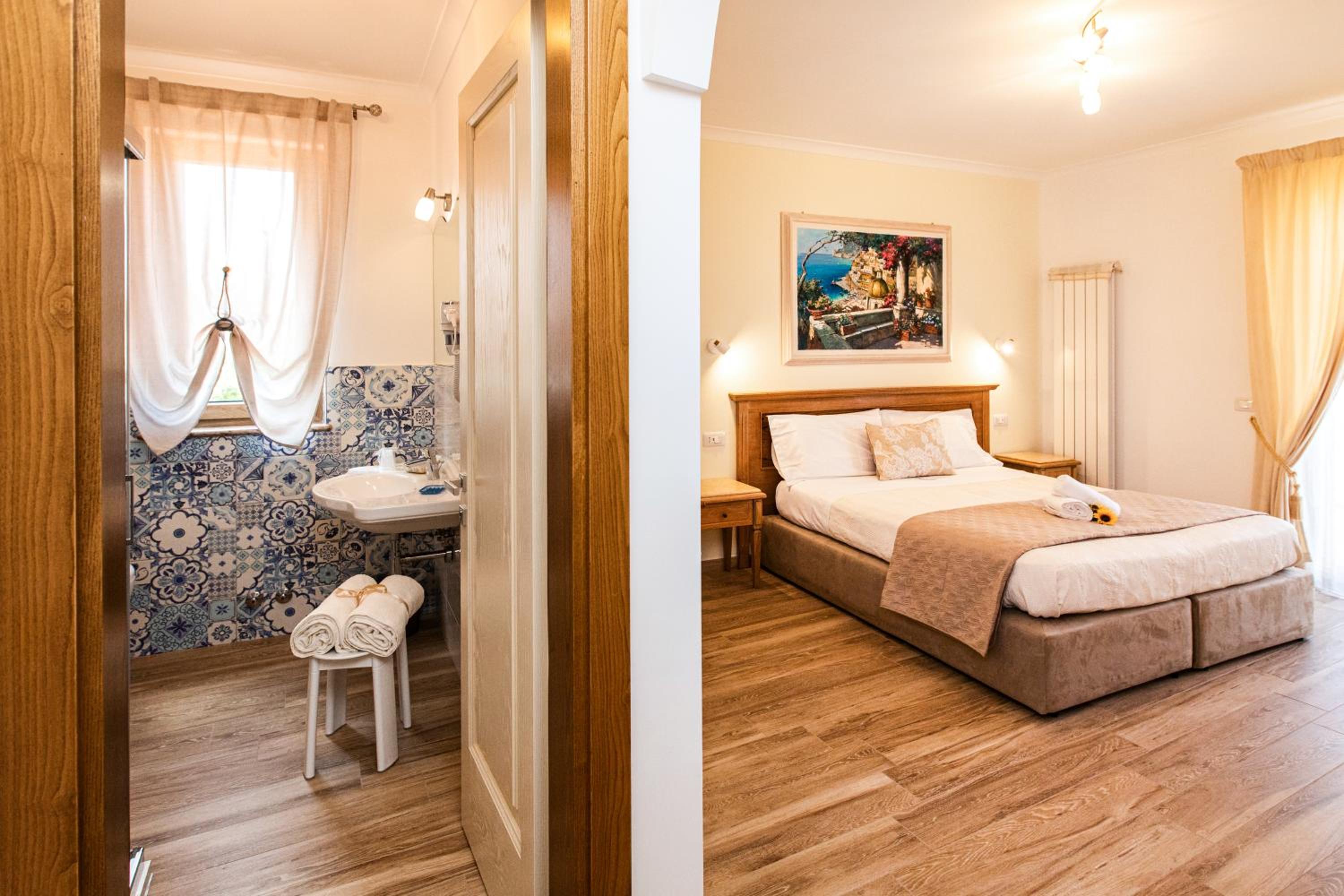 Triple Room with Balcony - Photo 14