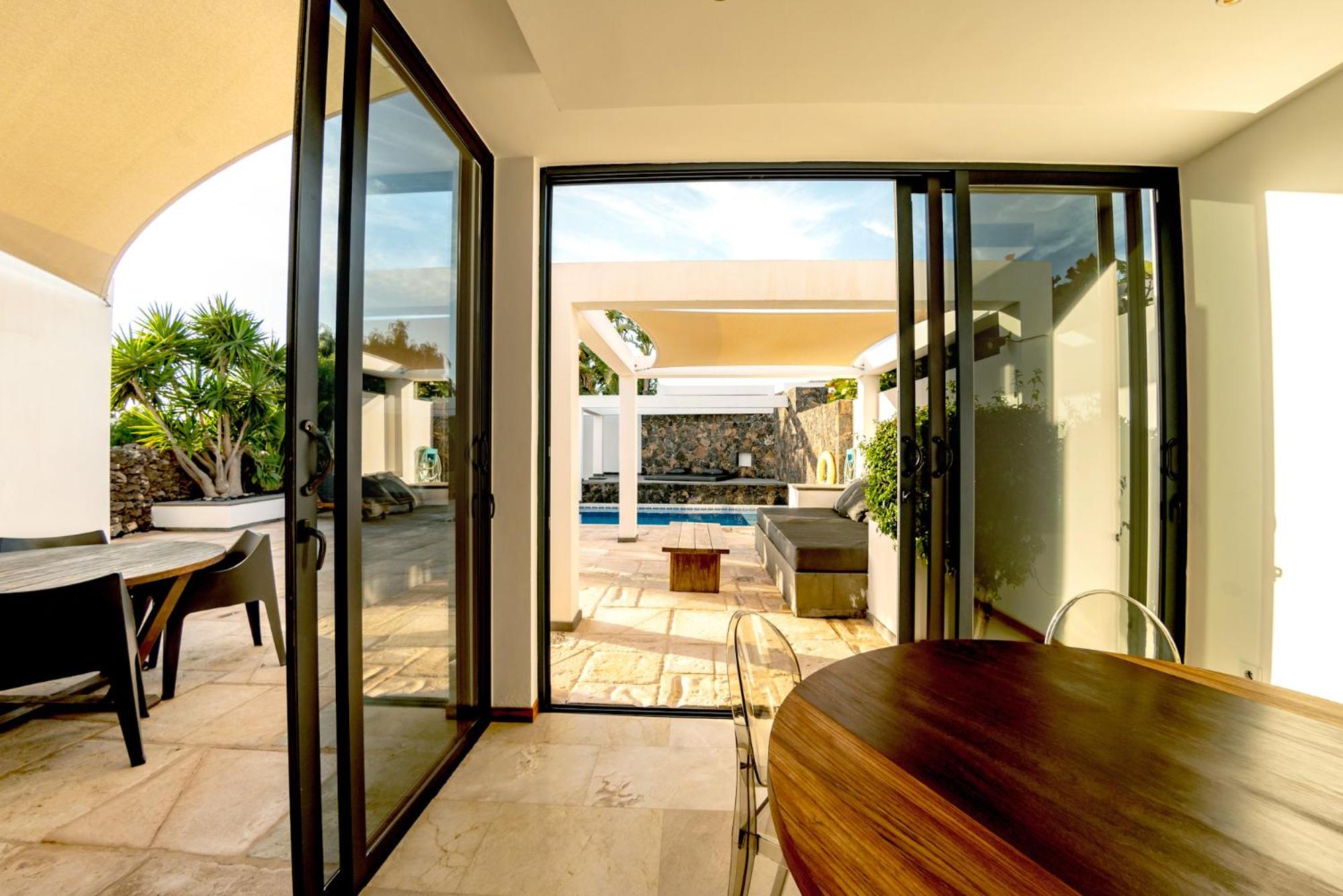 Three-Bedroom Villa photo 2