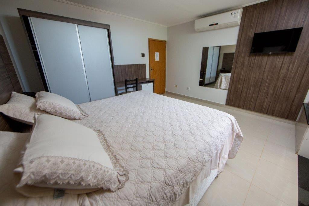 Queen Suite with Spa Bath photo 1