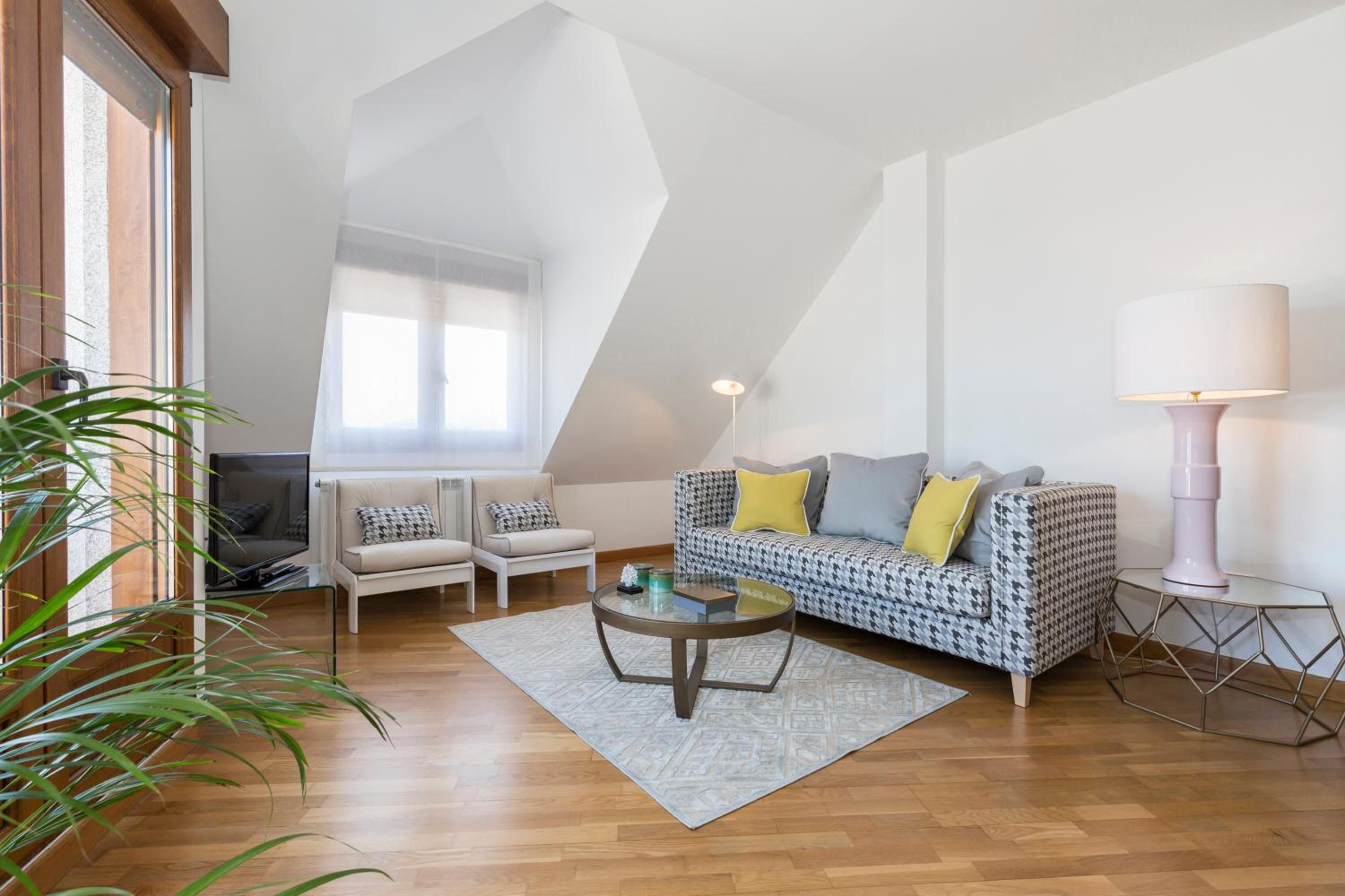 Three-Bedroom Apartment - Photo 31