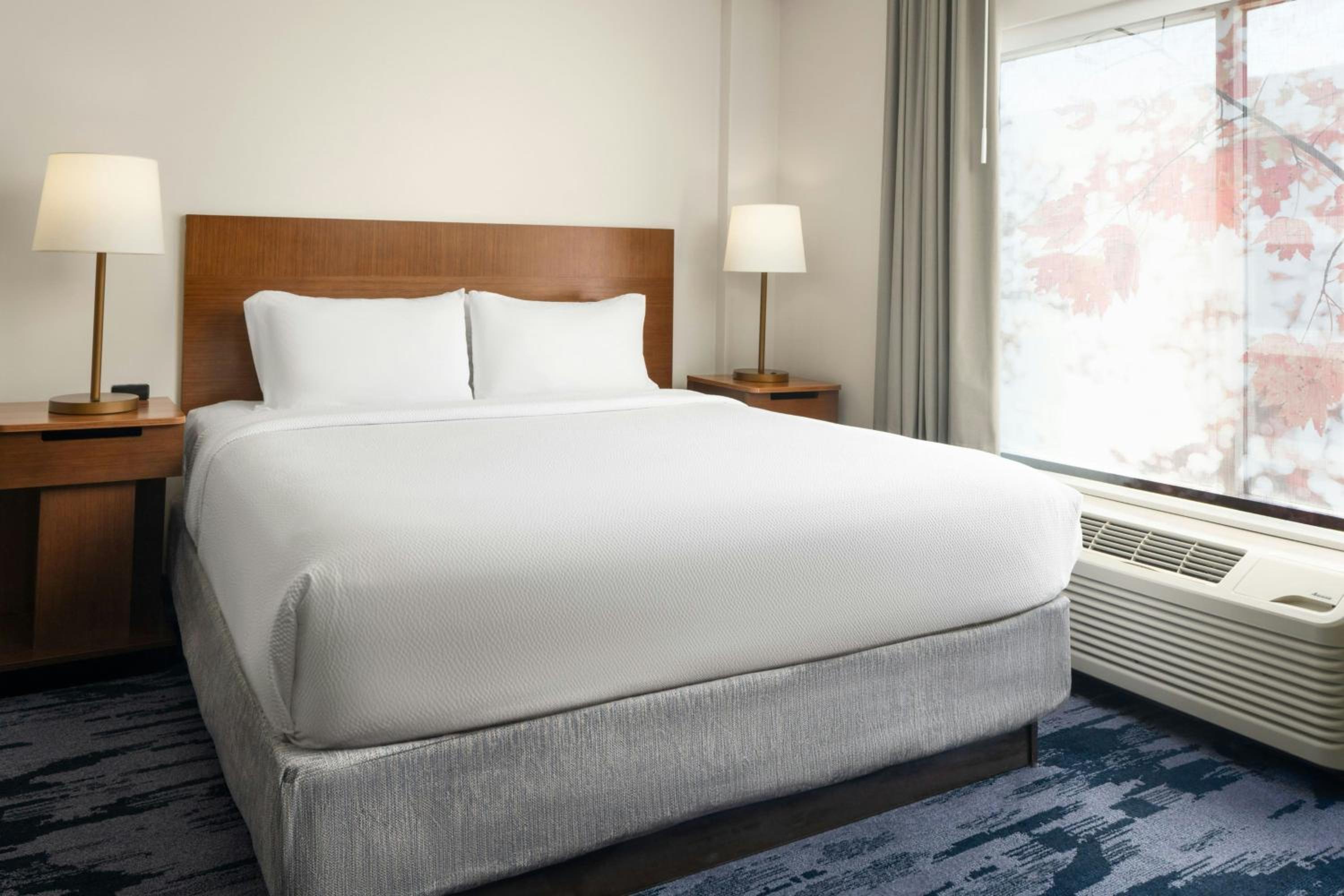 King Room with Roll-In Shower - Mobility Accessible
