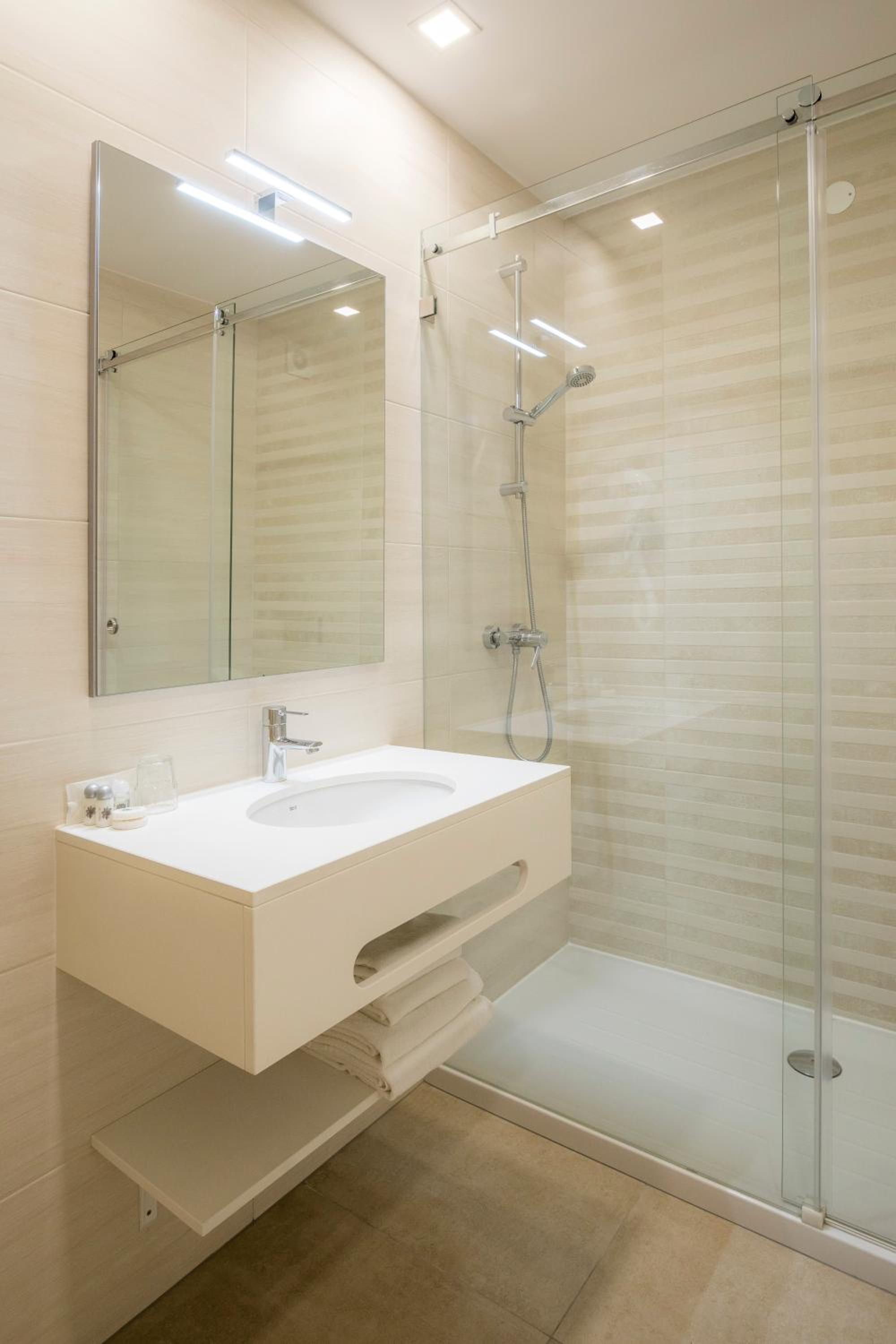 Premium One-Bedroom Apartment with Sea View - Photo 7