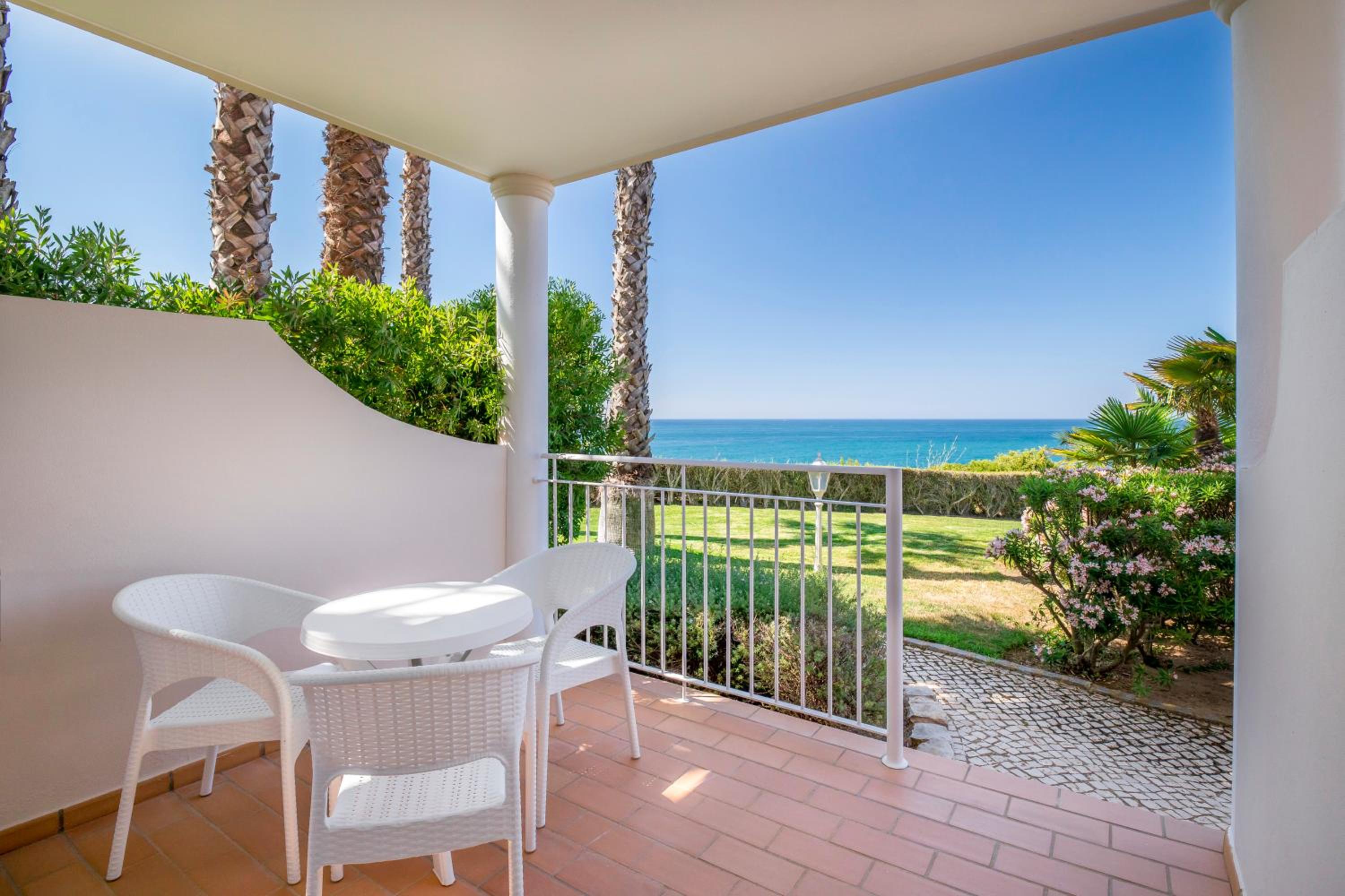 Premium One-Bedroom Apartment with Sea View - Photo 8