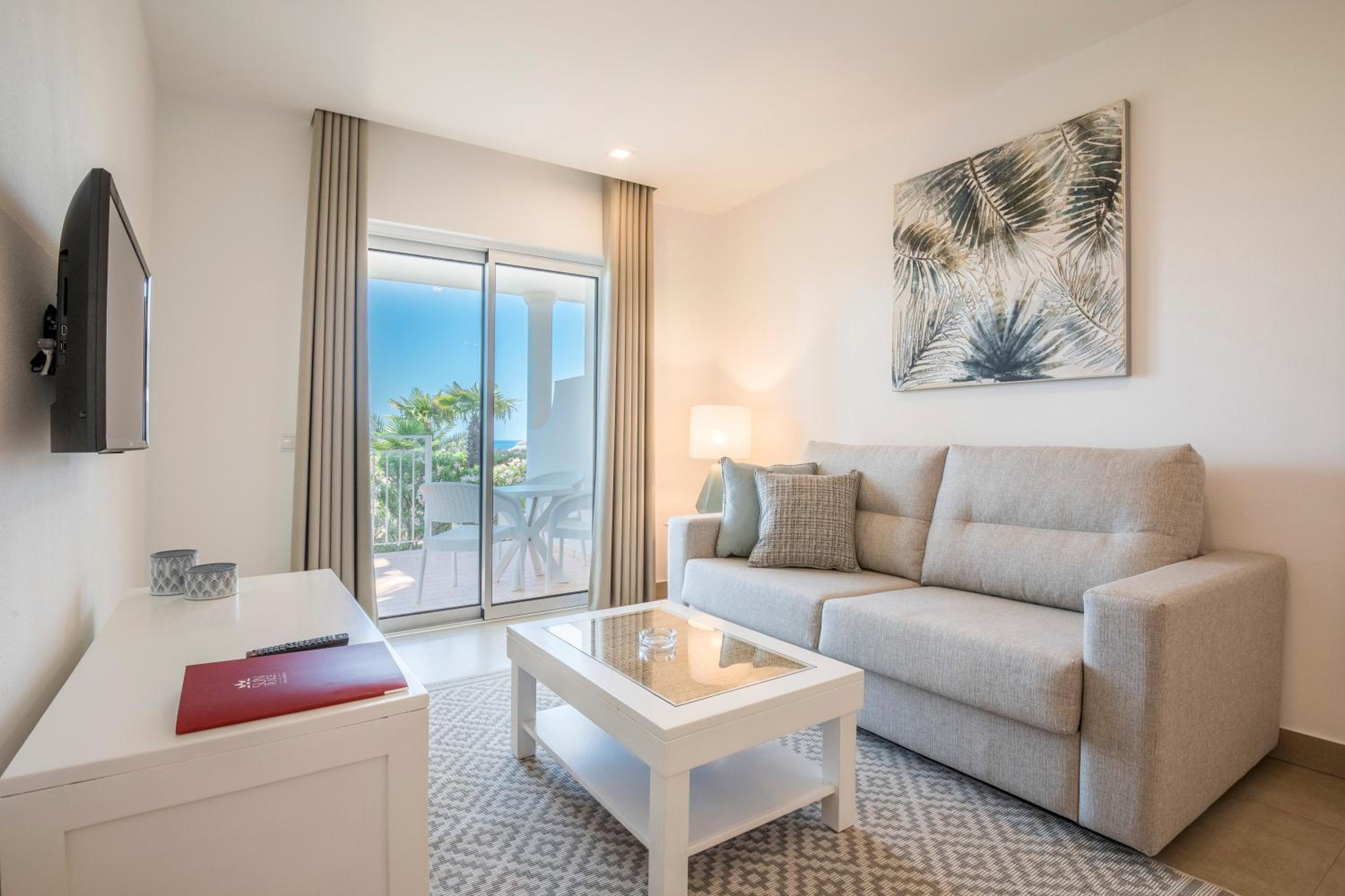 Premium One-Bedroom Apartment with Sea View - Photo 4