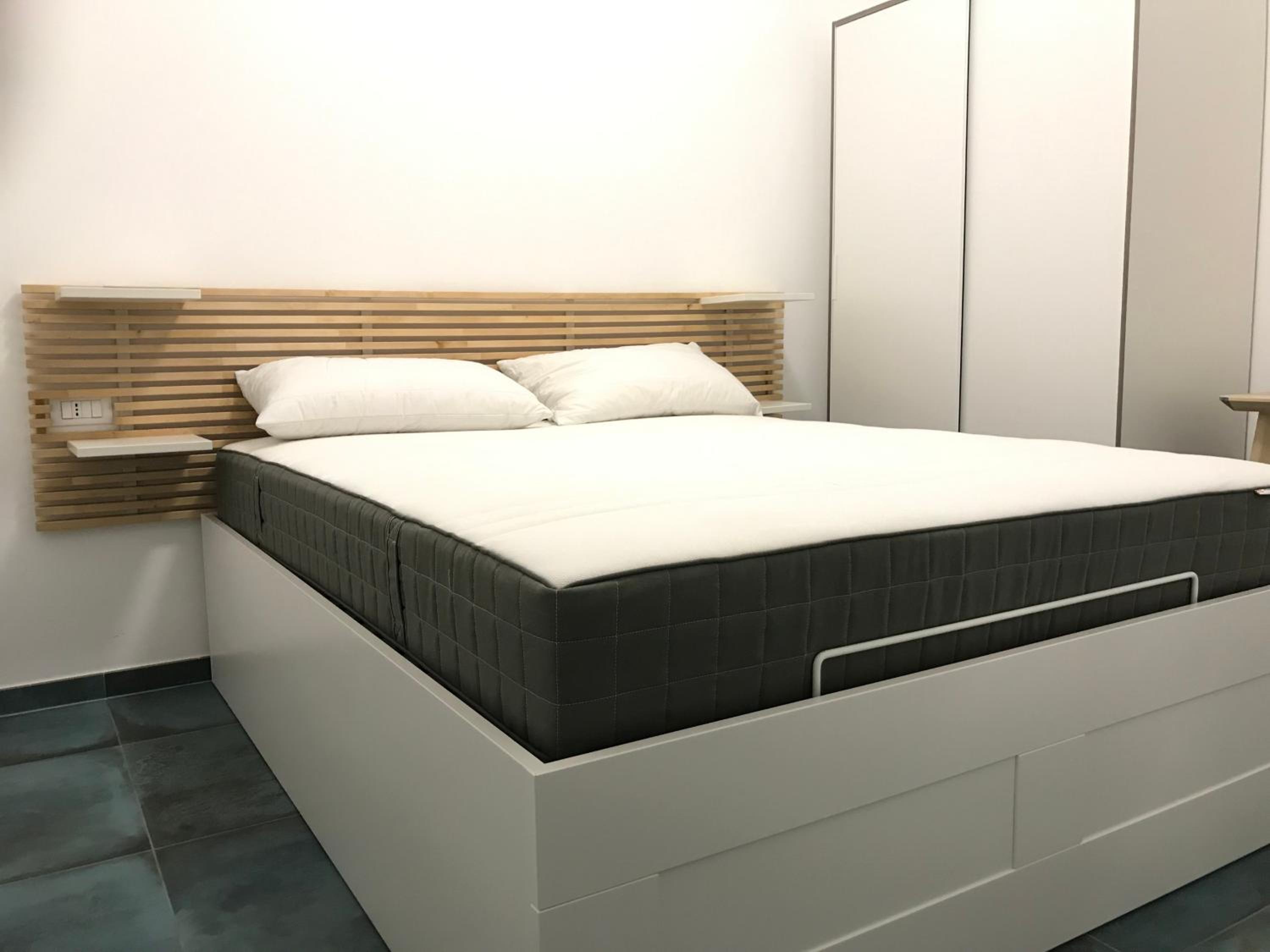 One-Bedroom Apartment - Photo 1
