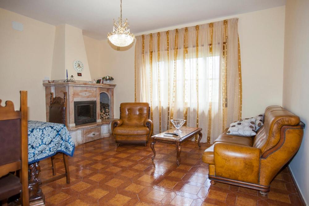 Two-Bedroom House - Photo 25