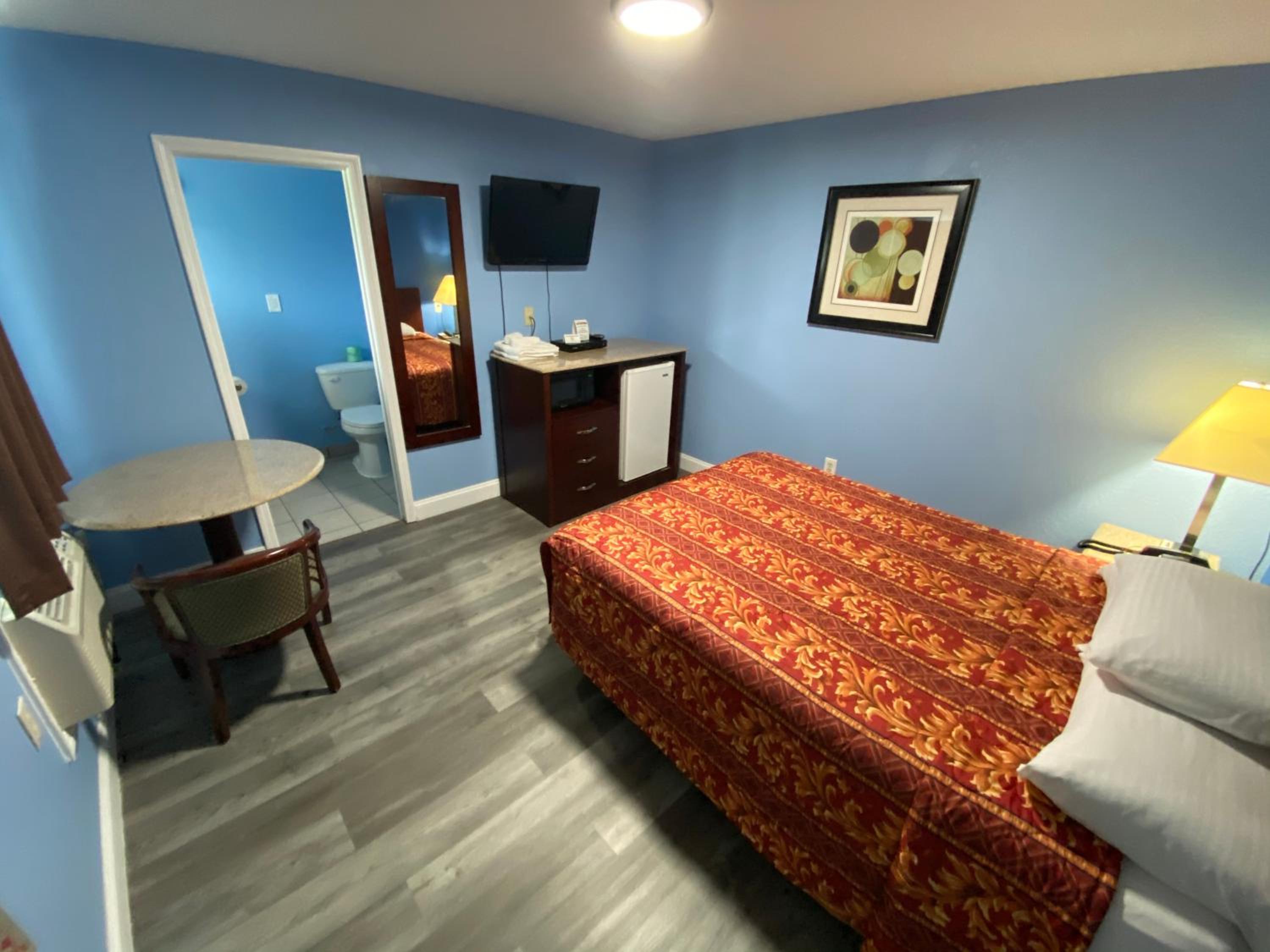 Queen Room - Non-Smoking photo 2