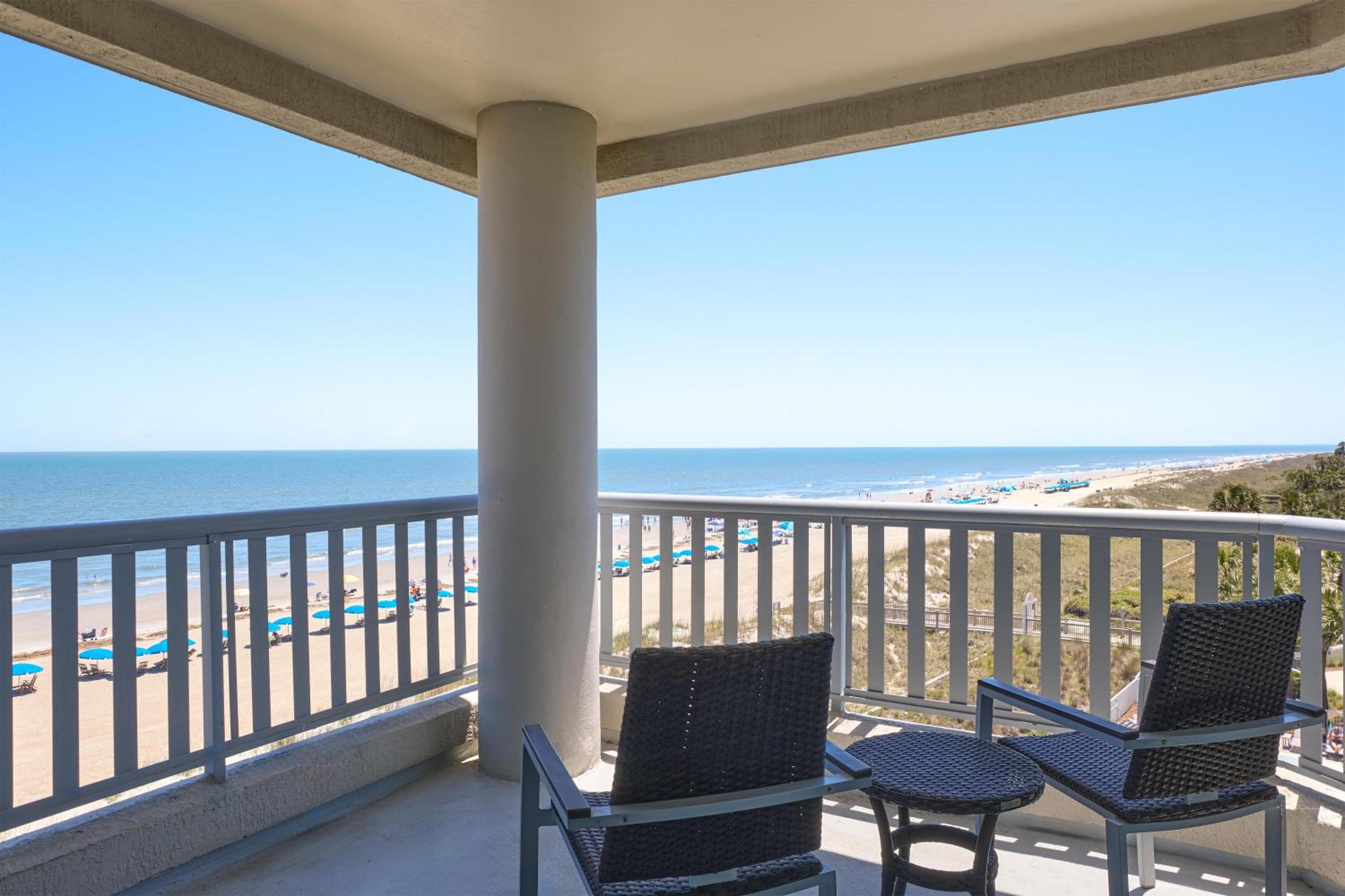 Corner King Room with Sofa Bed and Oceanfront View