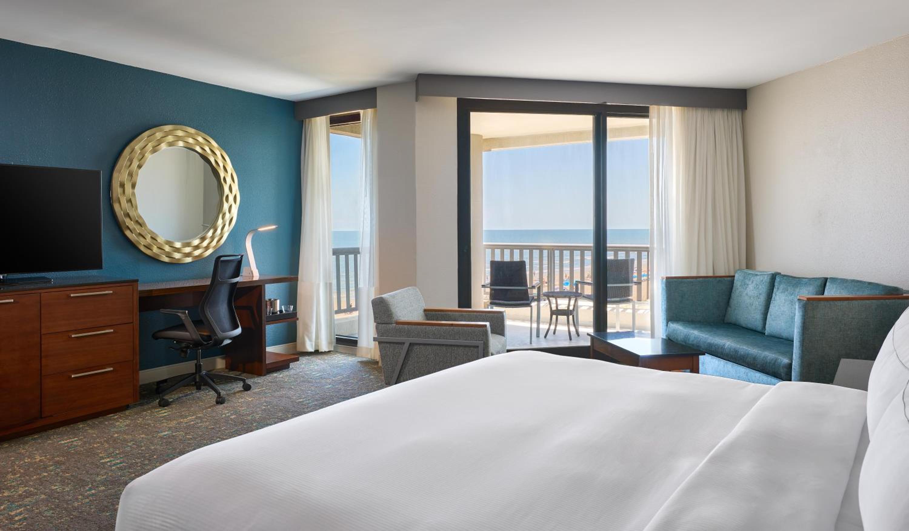 Corner King Room with Sofa Bed and Oceanfront View