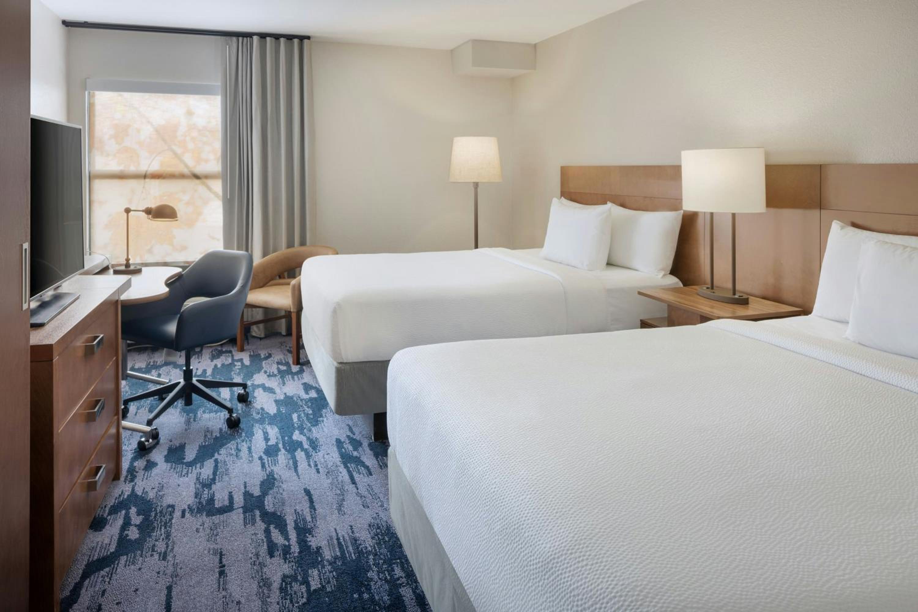 Queen Room with Two Queen Beds and Roll-In Shower - Mobility Access