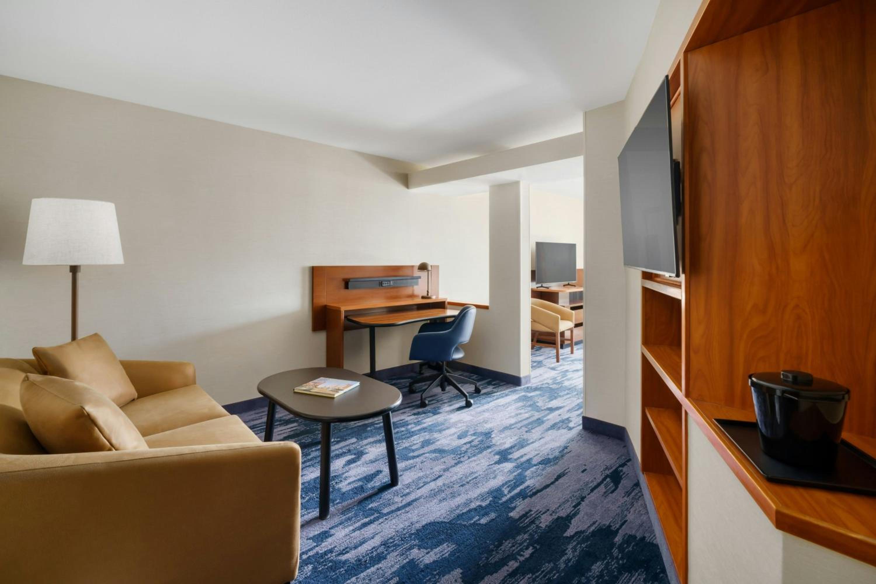 King Suite with Bathtub and Sofa Bed - Mobility Access